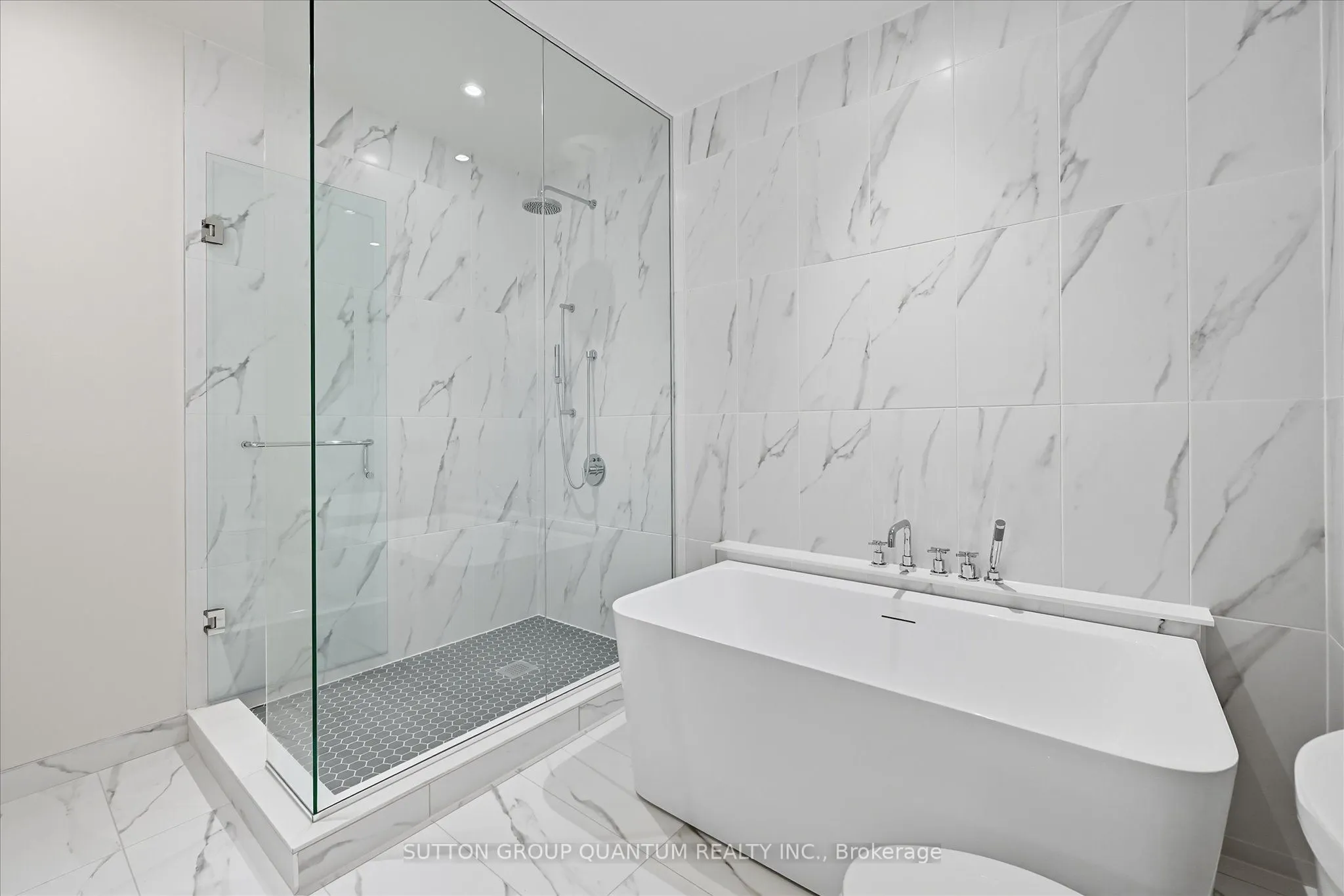 123 Maurice Drive, #409