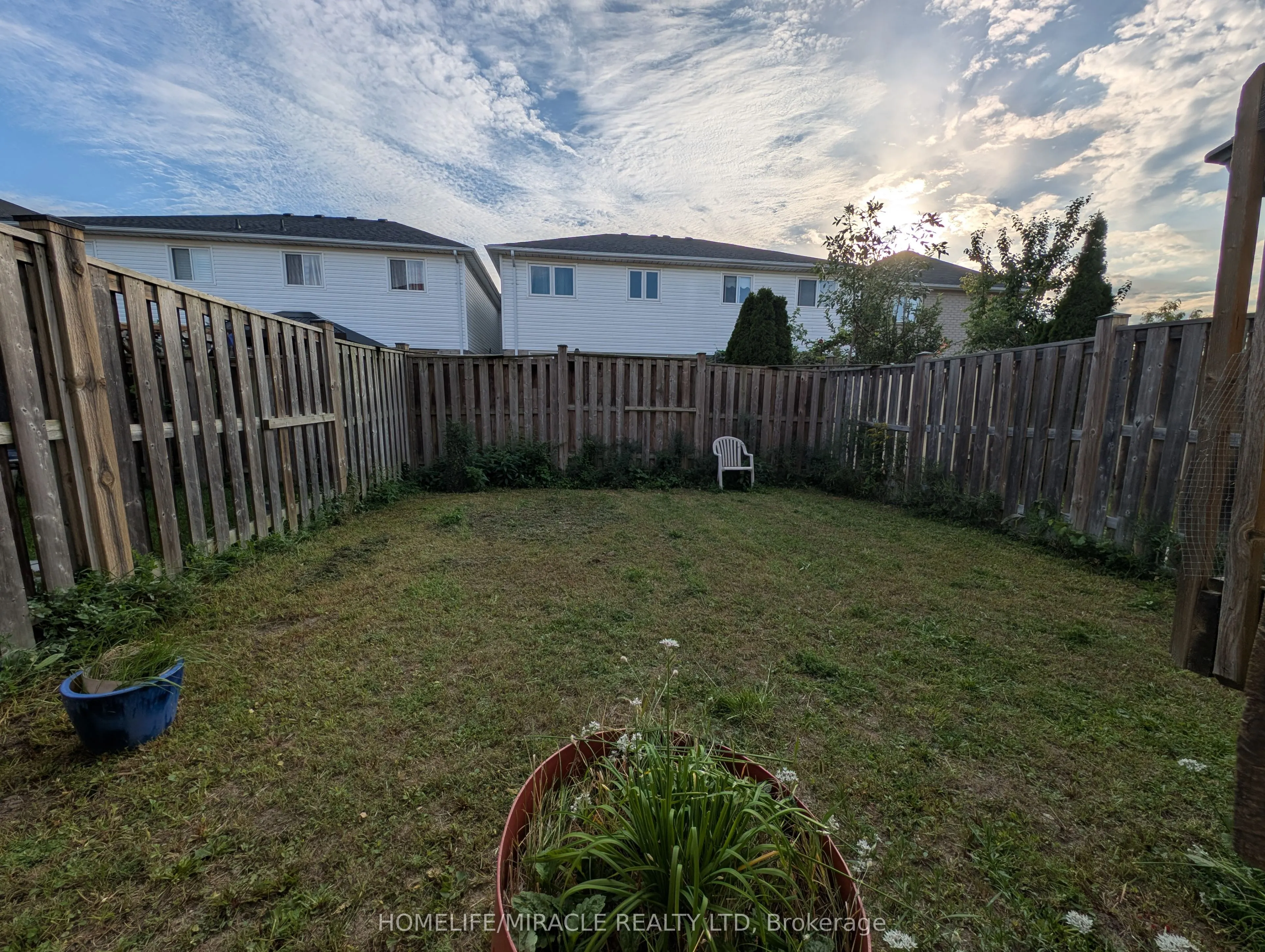 6121 Coxswain Crescent