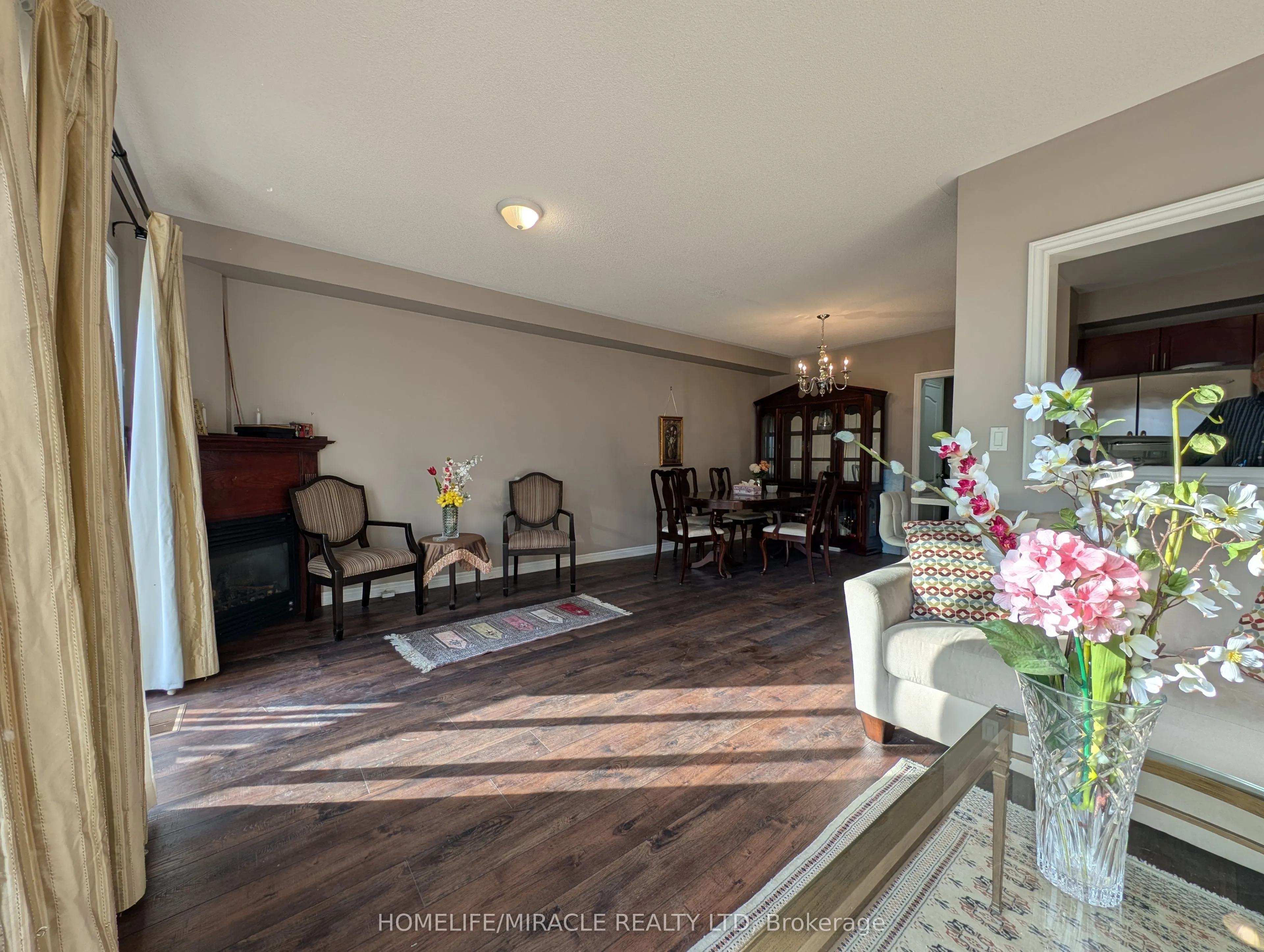 6121 Coxswain Crescent