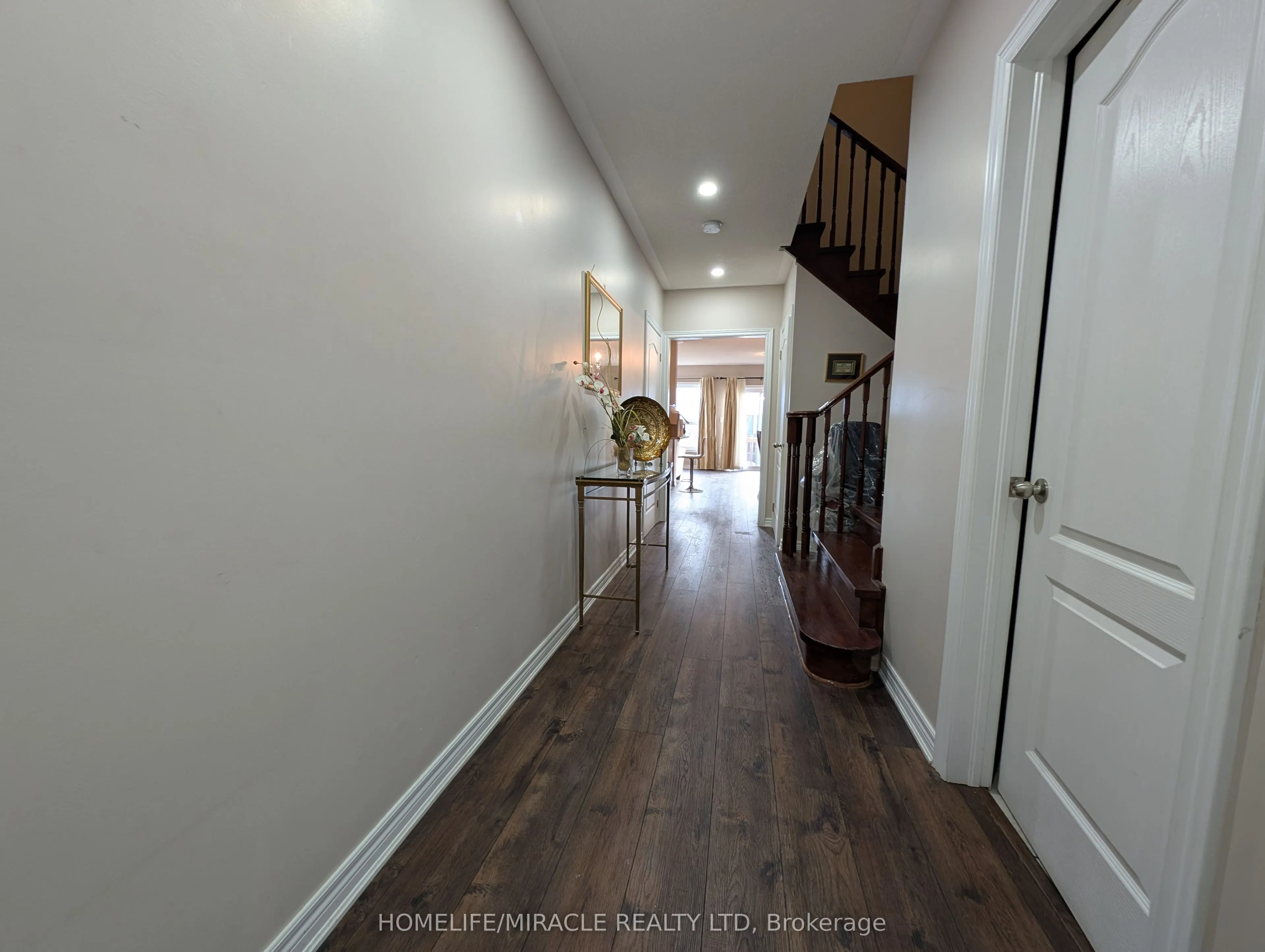 6121 Coxswain Crescent