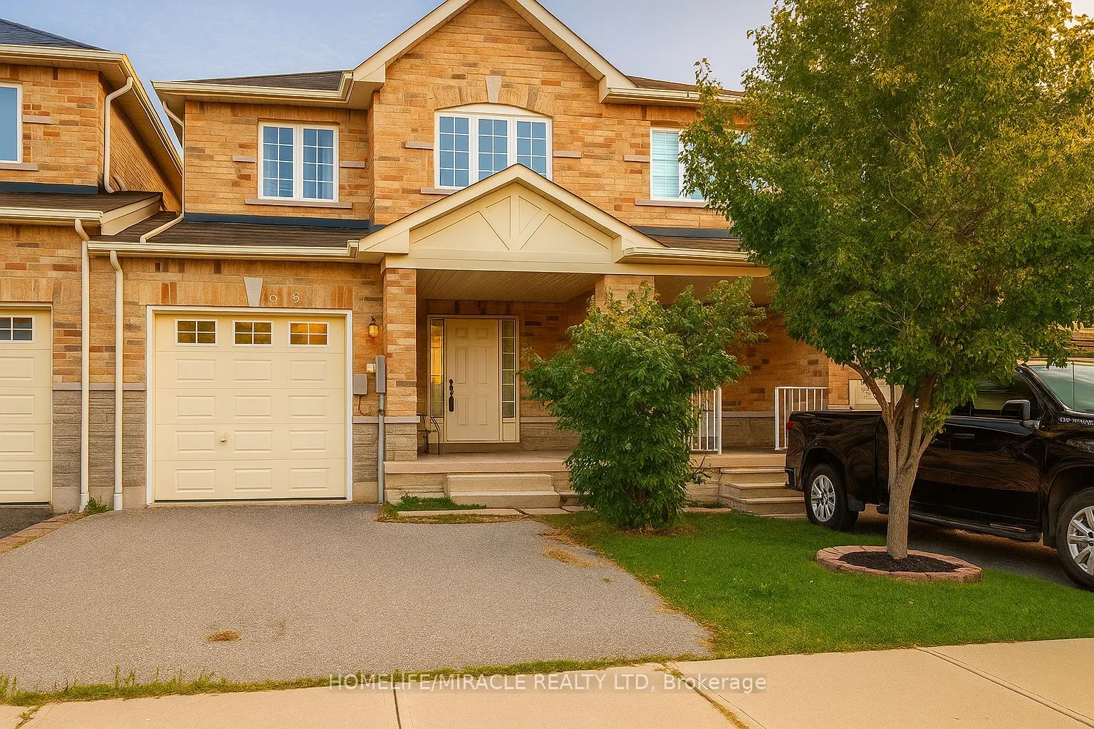 6121 Coxswain Crescent