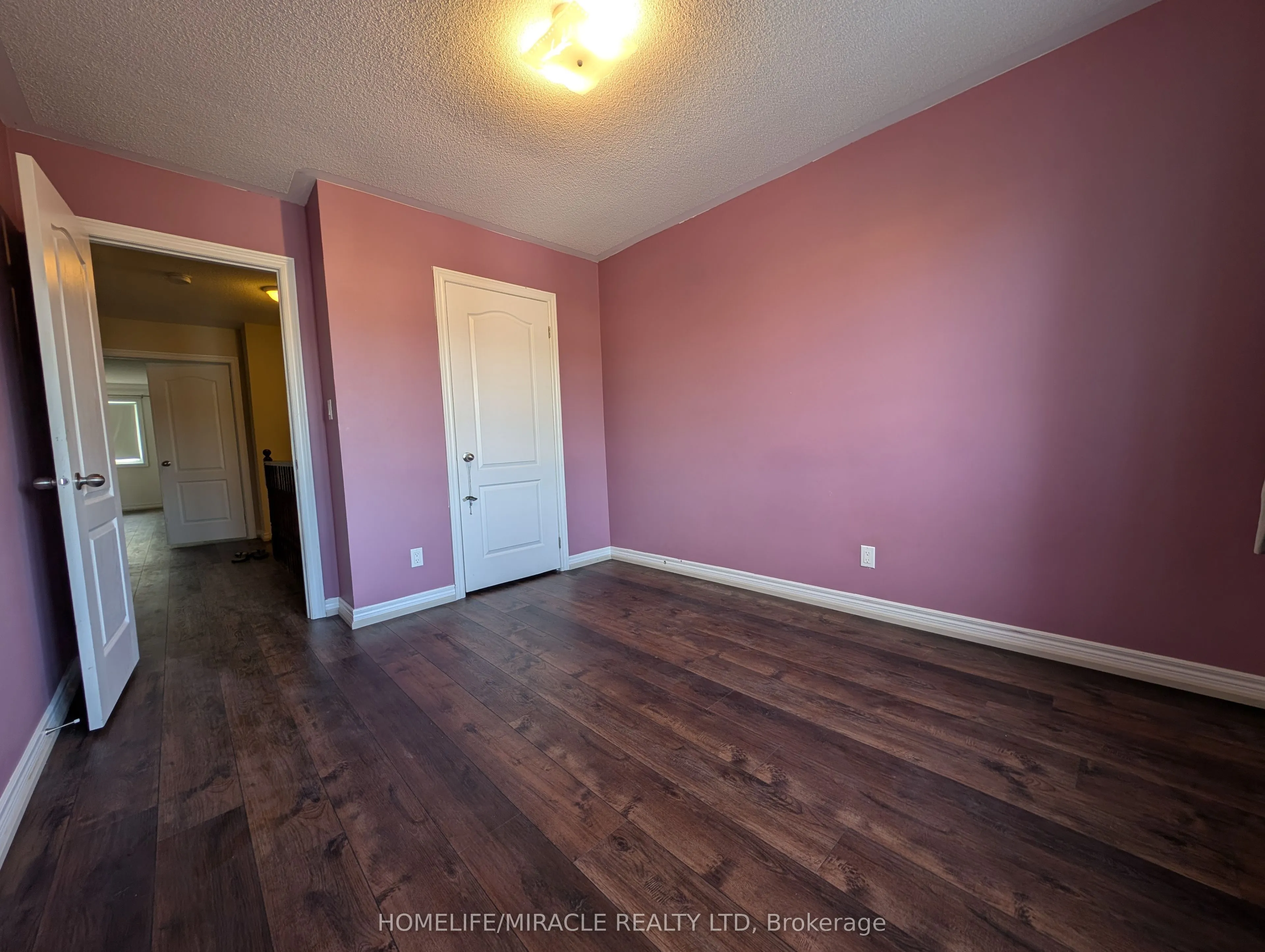 6121 Coxswain Crescent