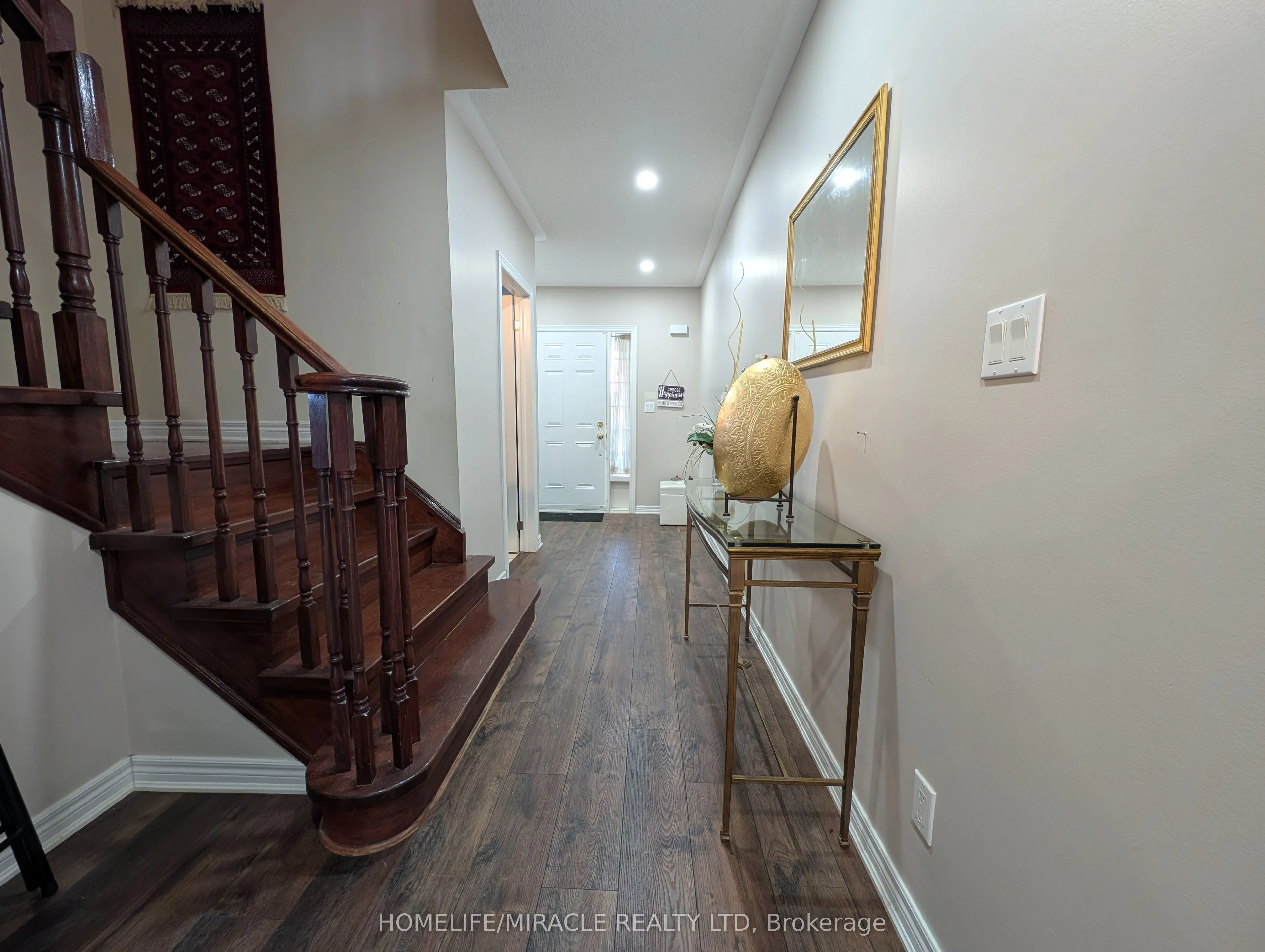 6121 Coxswain Crescent