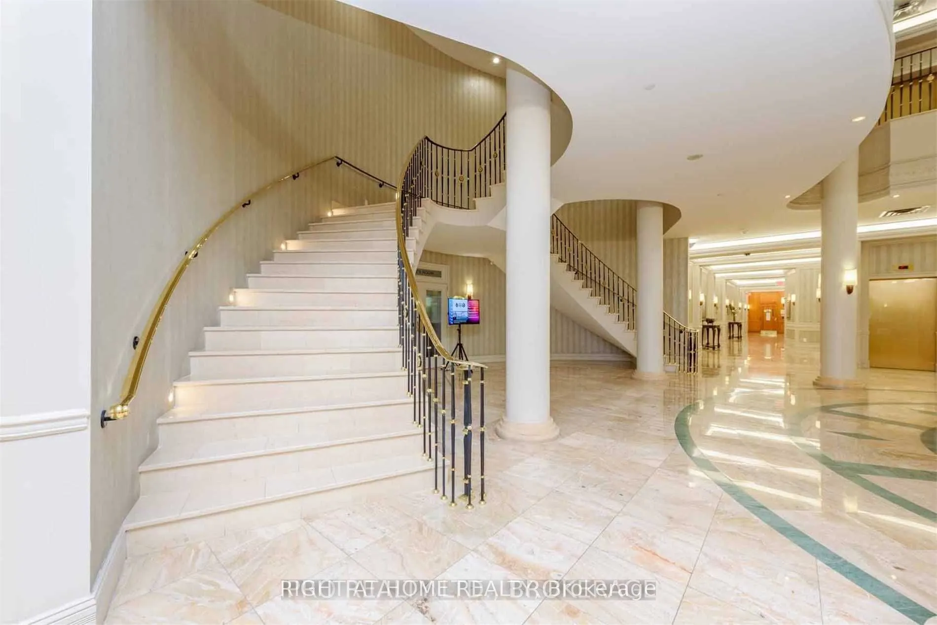 35 Kingsbridge Garden Circle, #2607