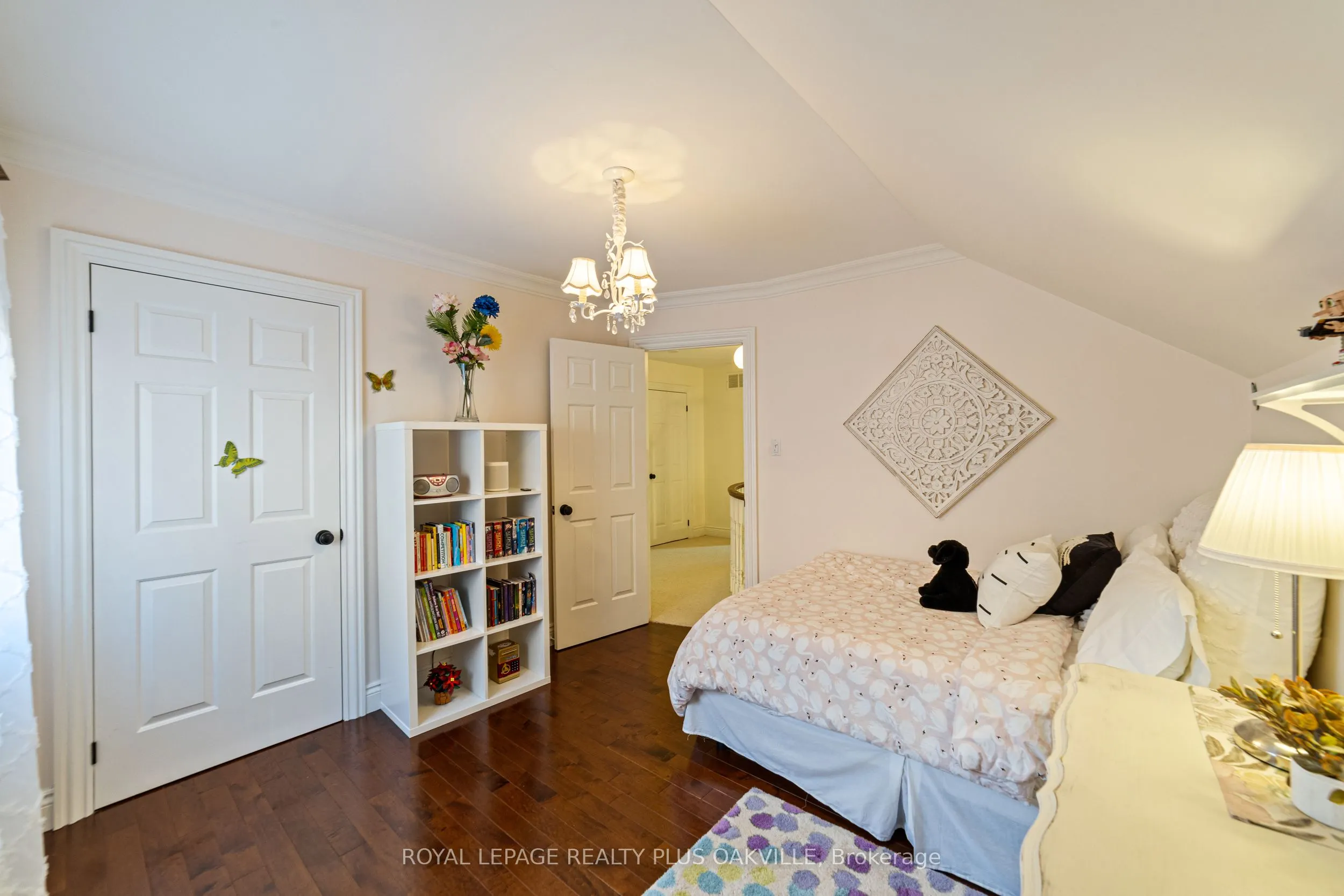 1368 Monks Passage