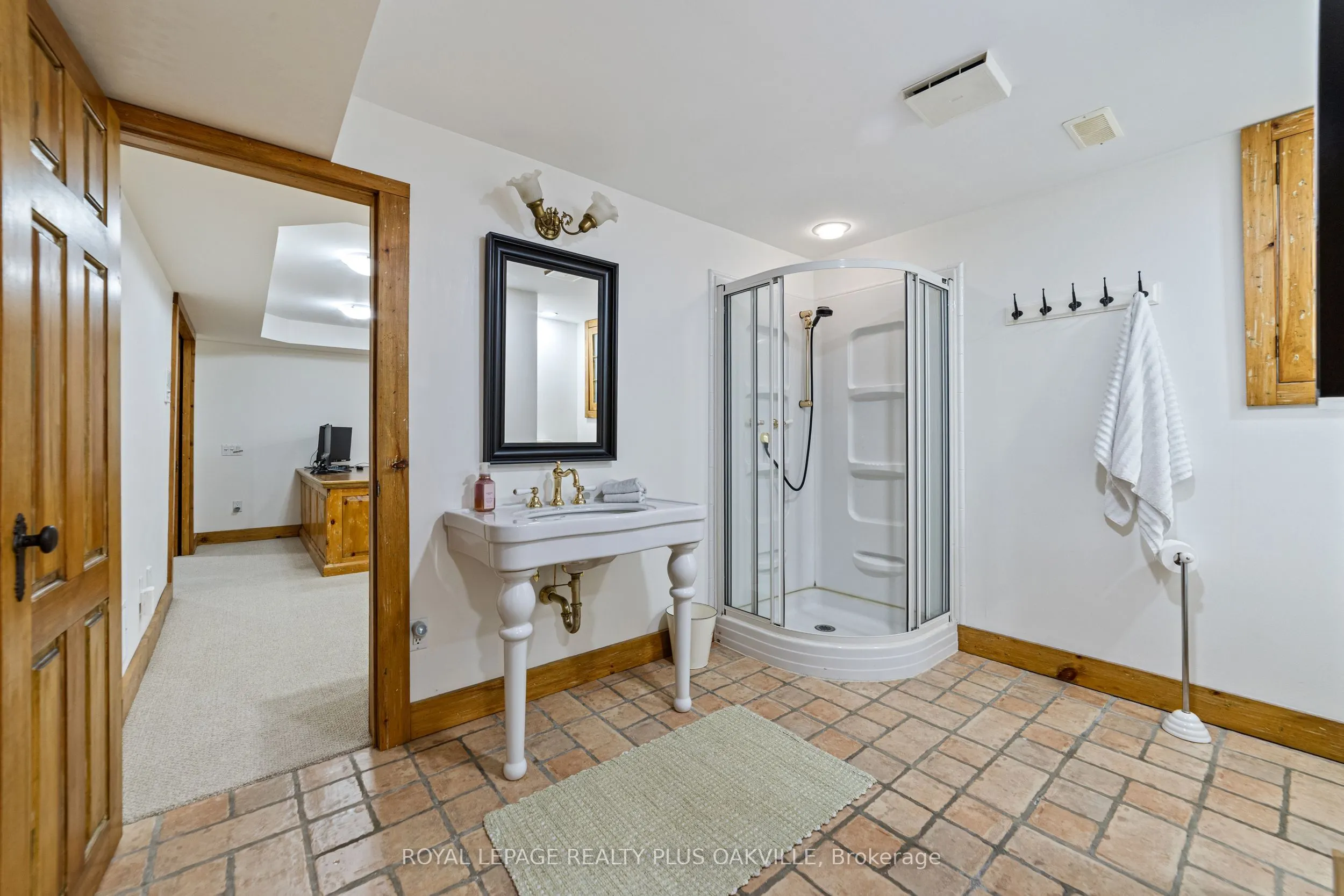 1368 Monks Passage