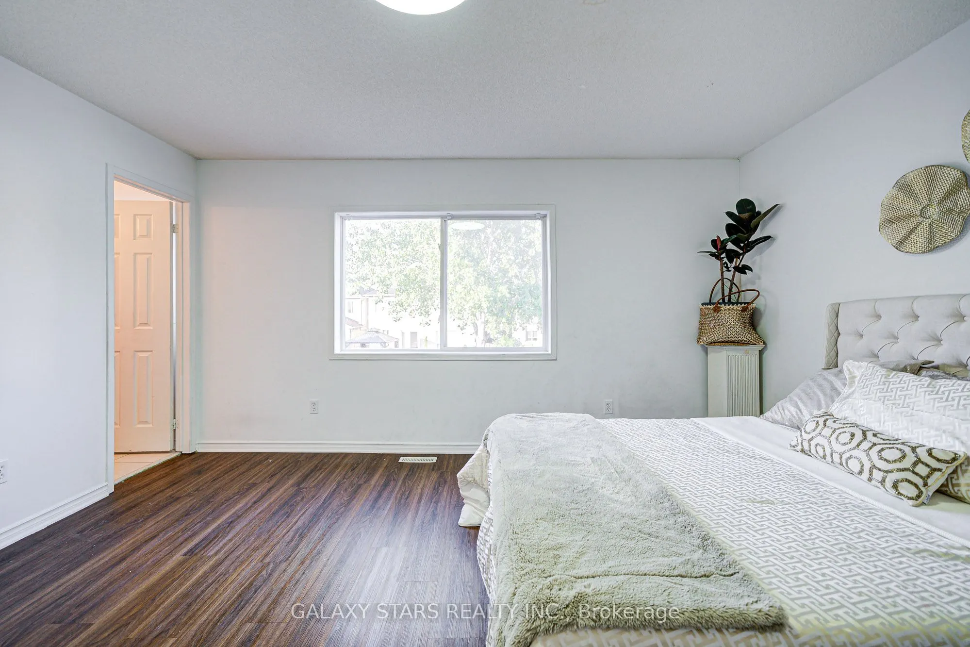1049 Kennedy Circle