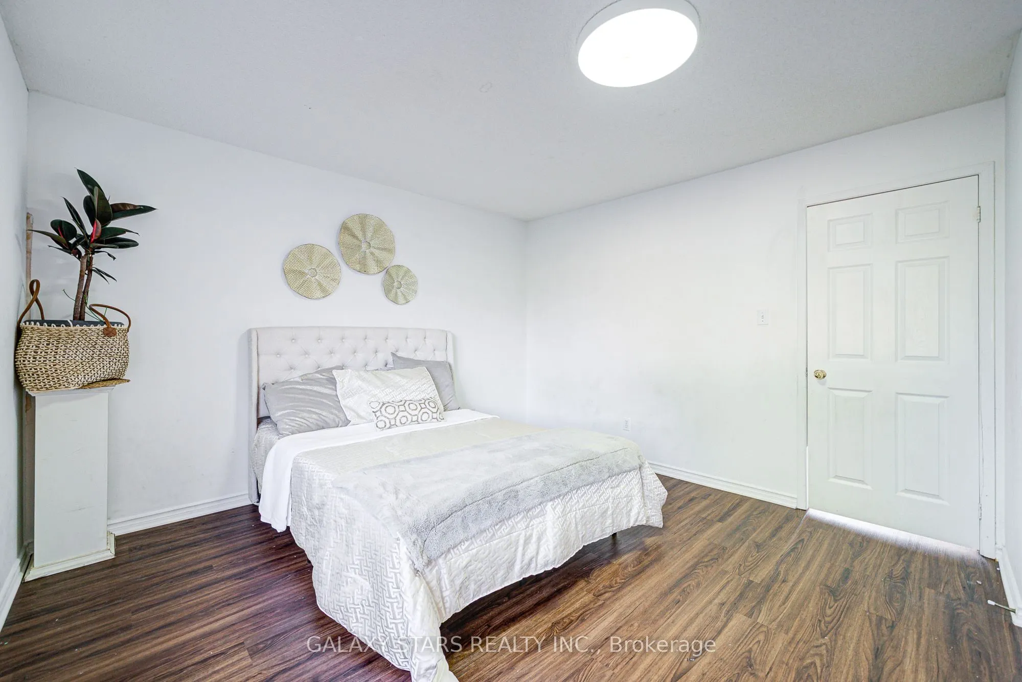1049 Kennedy Circle