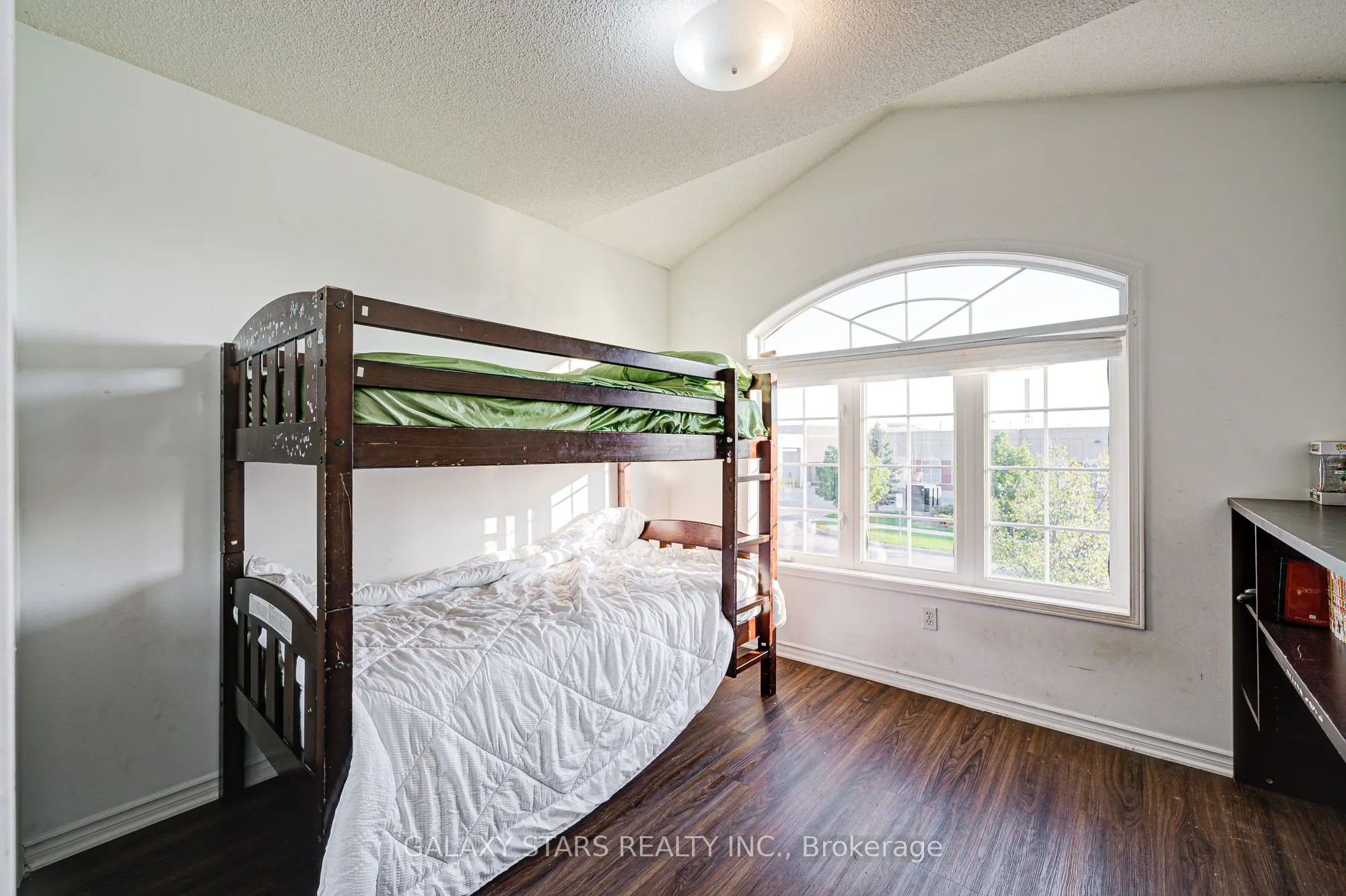 1049 Kennedy Circle