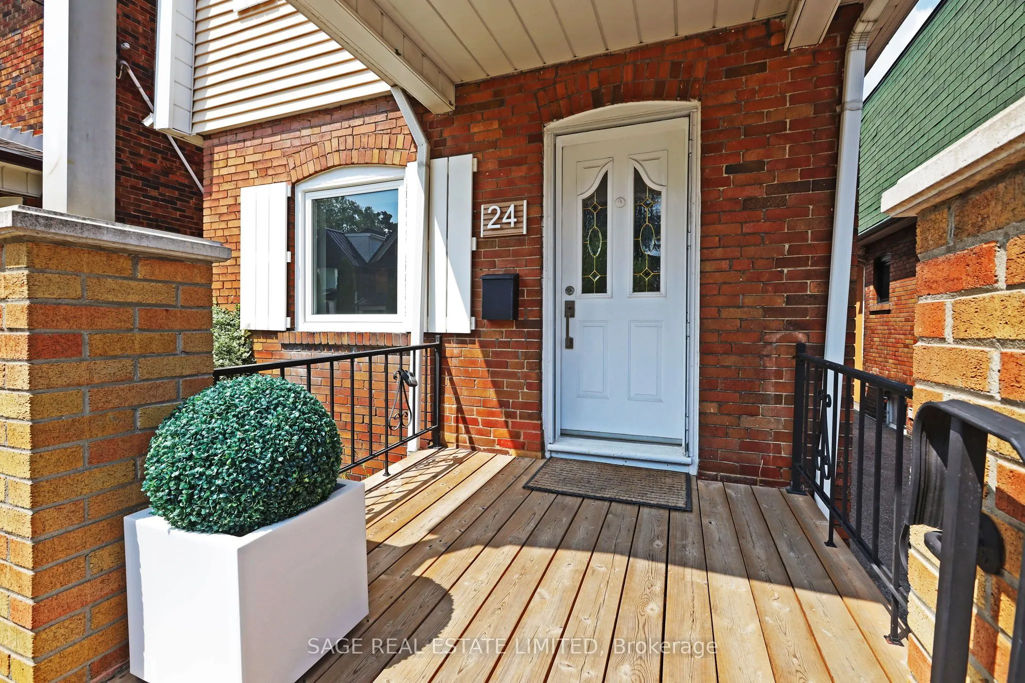 24 Morland Road