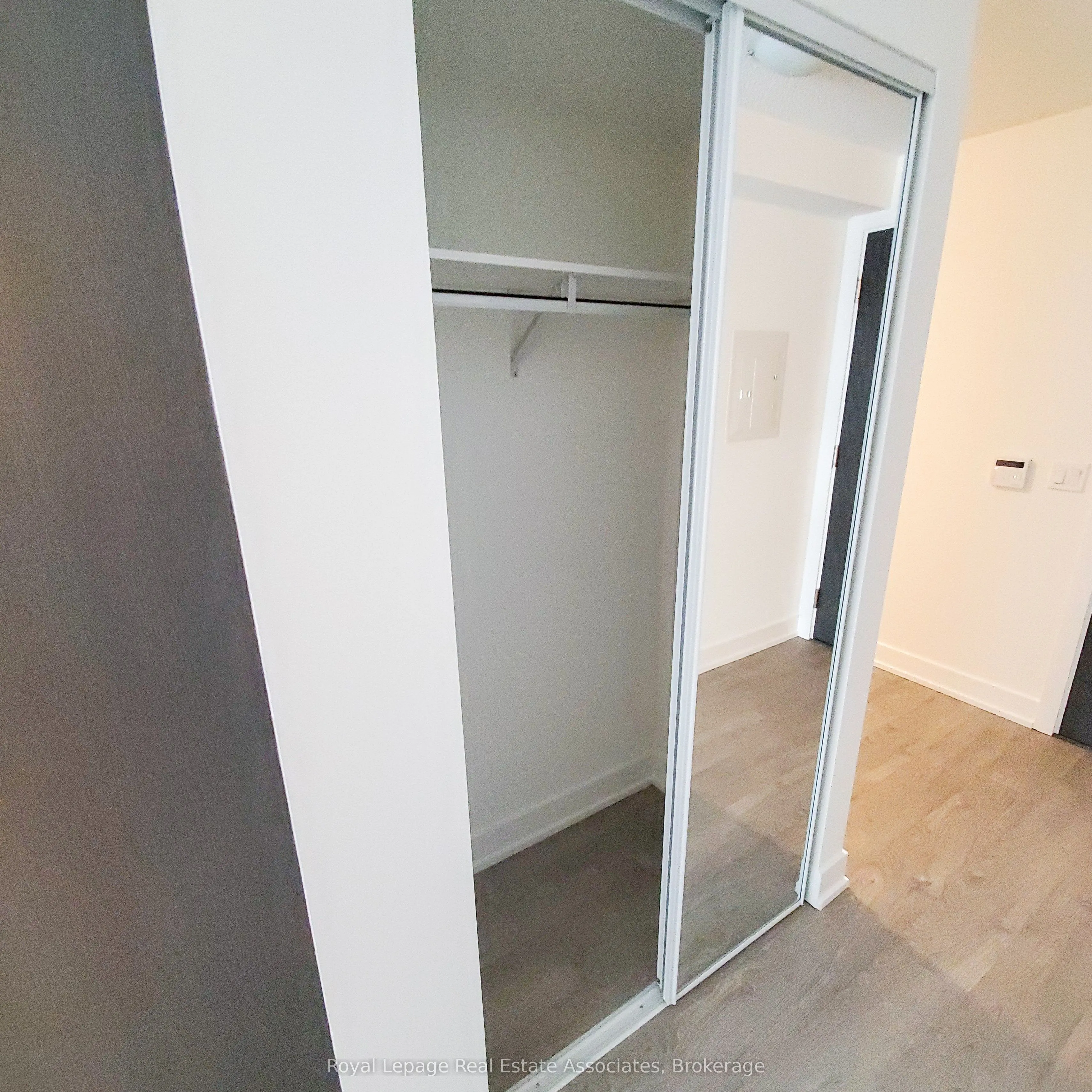 9 Mabelle Avenue, #1519