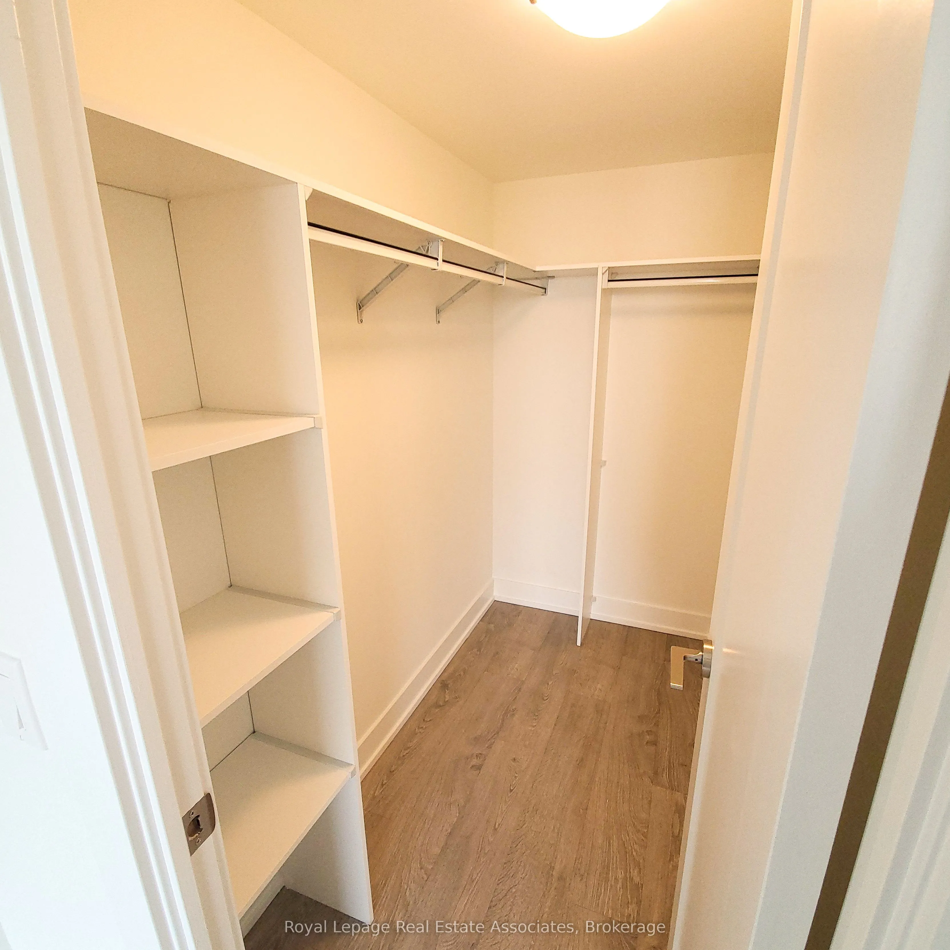 9 Mabelle Avenue, #1519