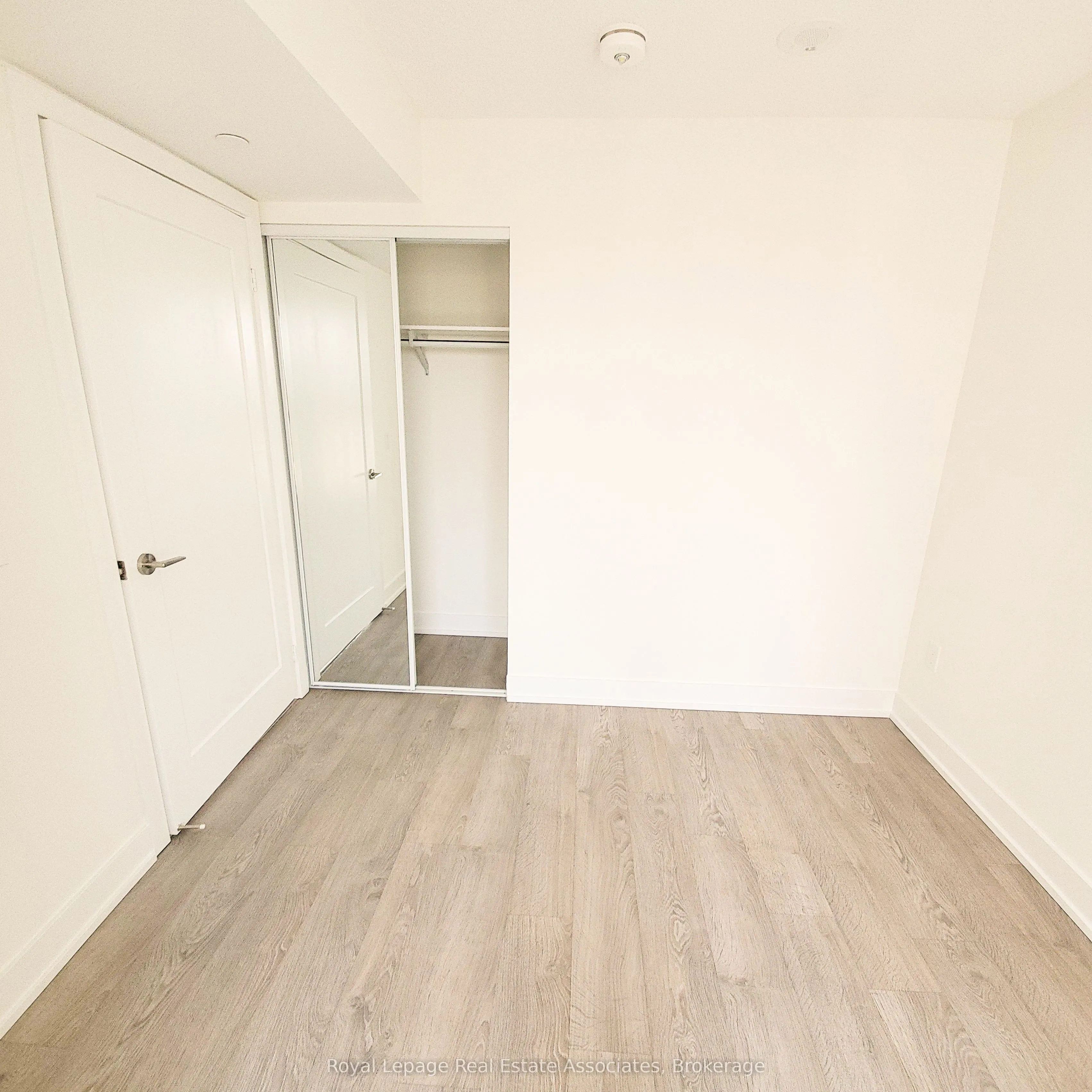 9 Mabelle Avenue, #1519
