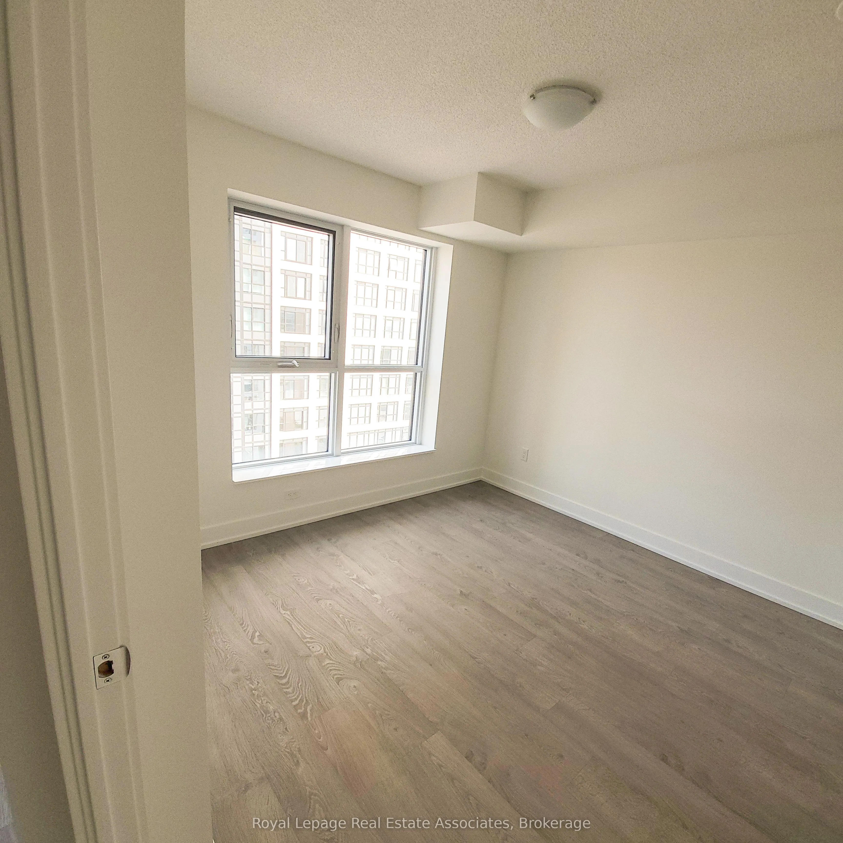 9 Mabelle Avenue, #1519