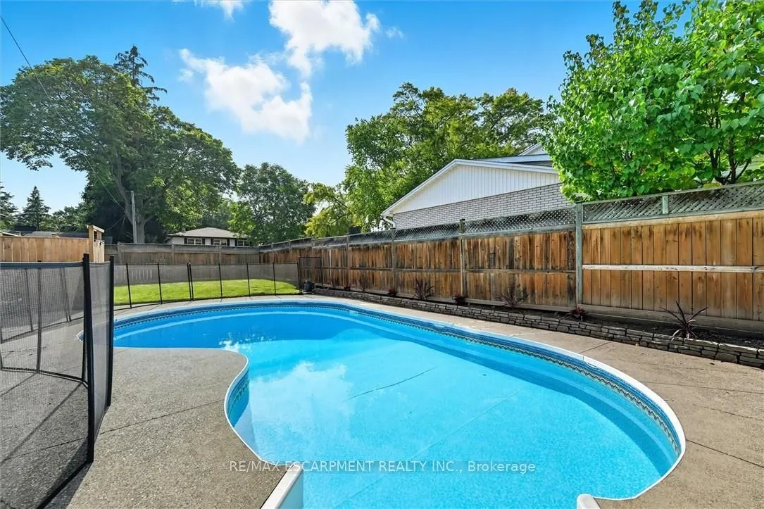 641 HOLT Drive