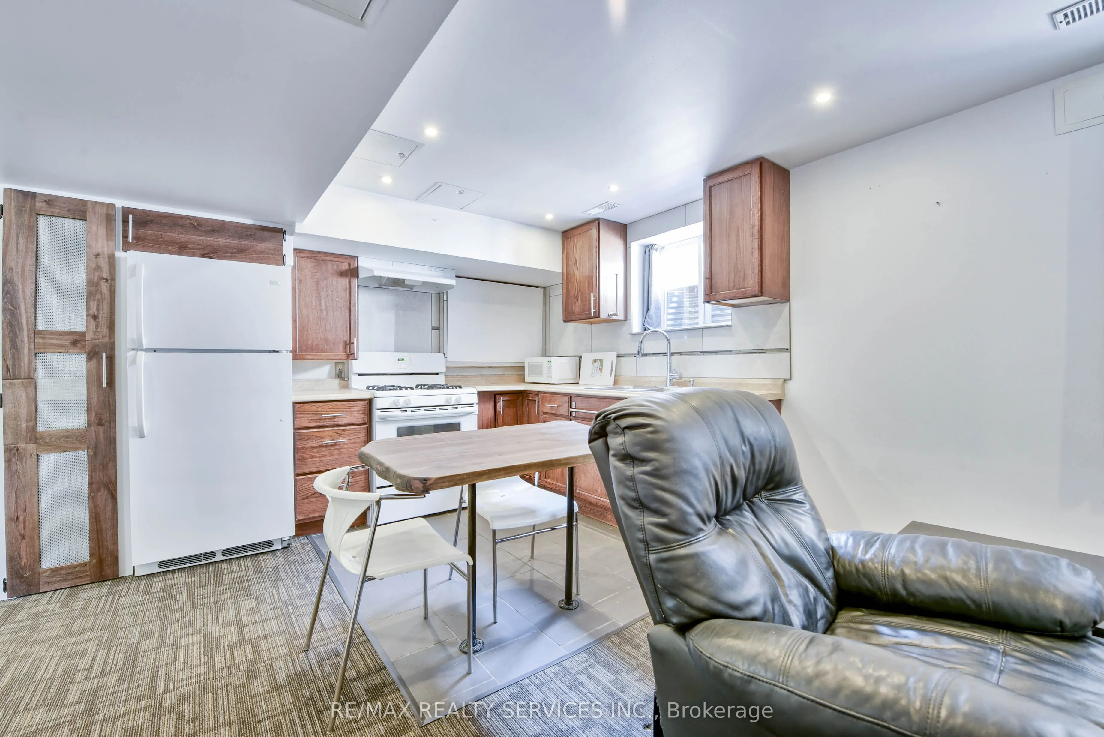 23 Windermere Court