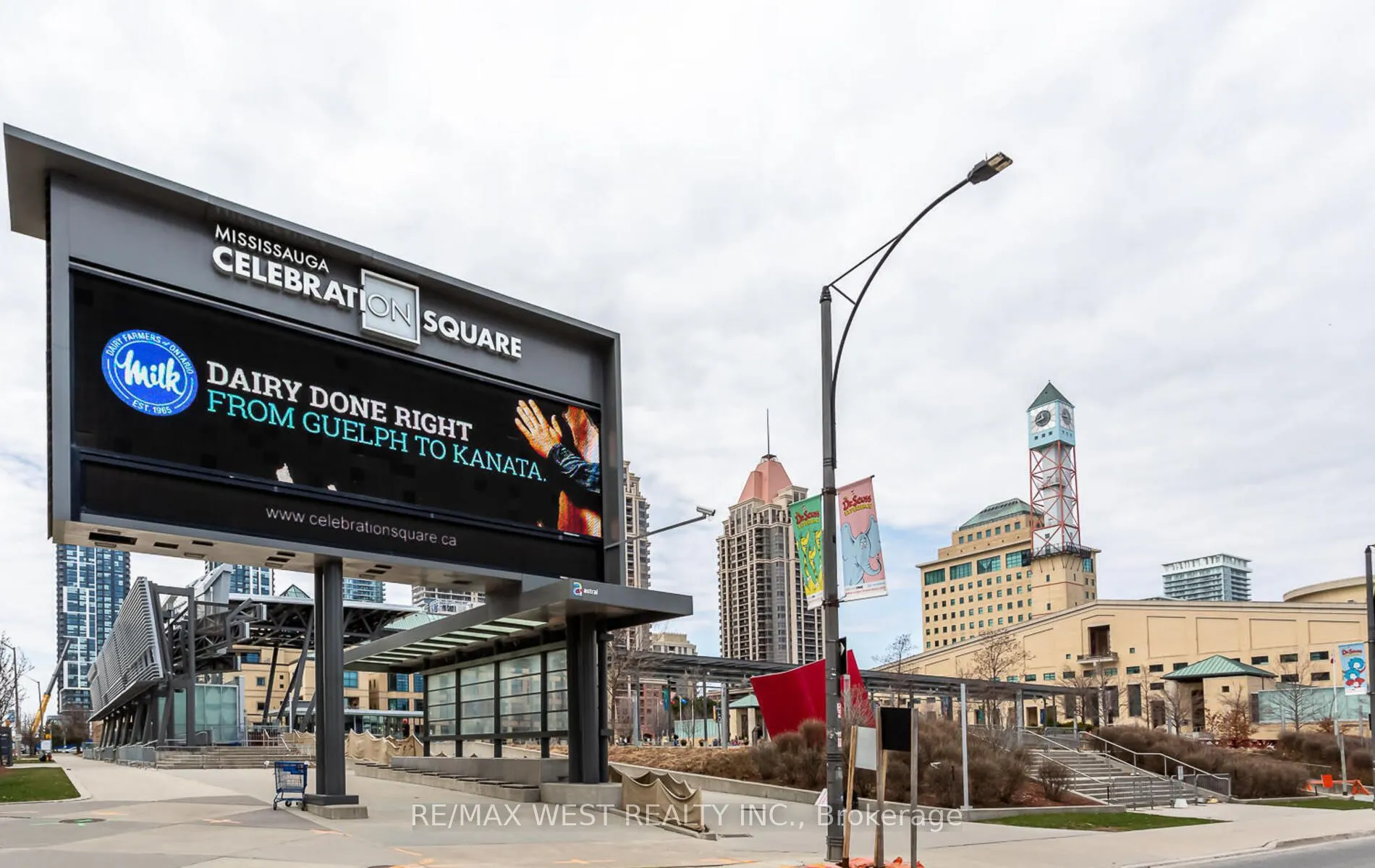 220 Burnhamthorpe Road W, #2001