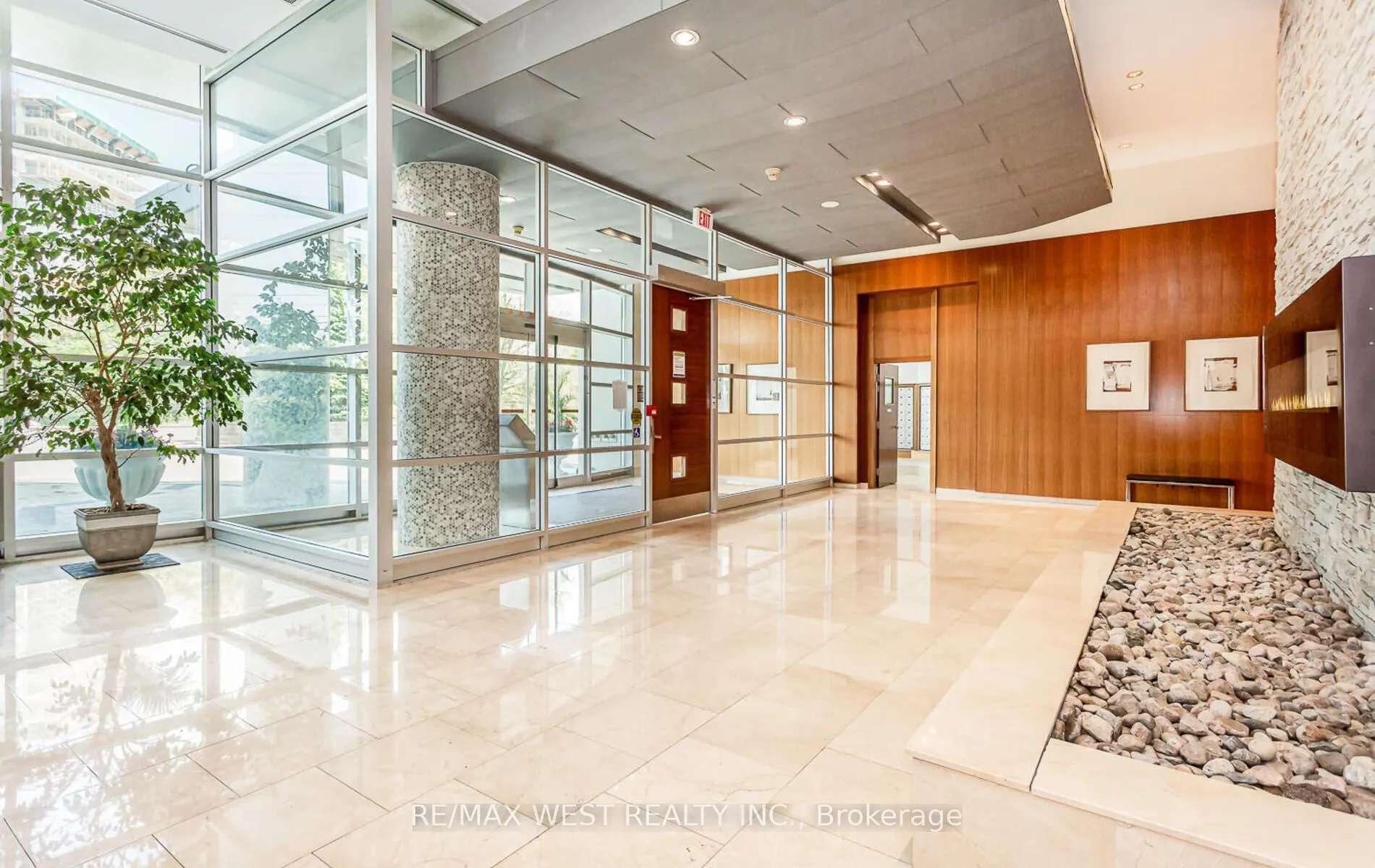 220 Burnhamthorpe Road W, #2001