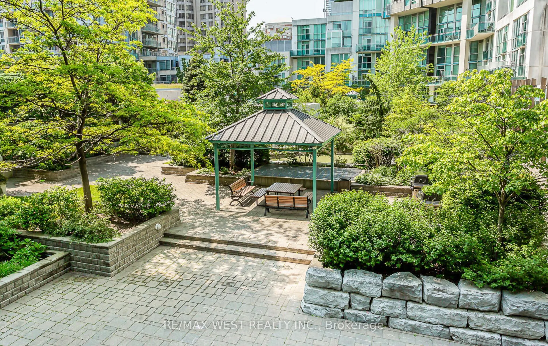 220 Burnhamthorpe Road W, #2001