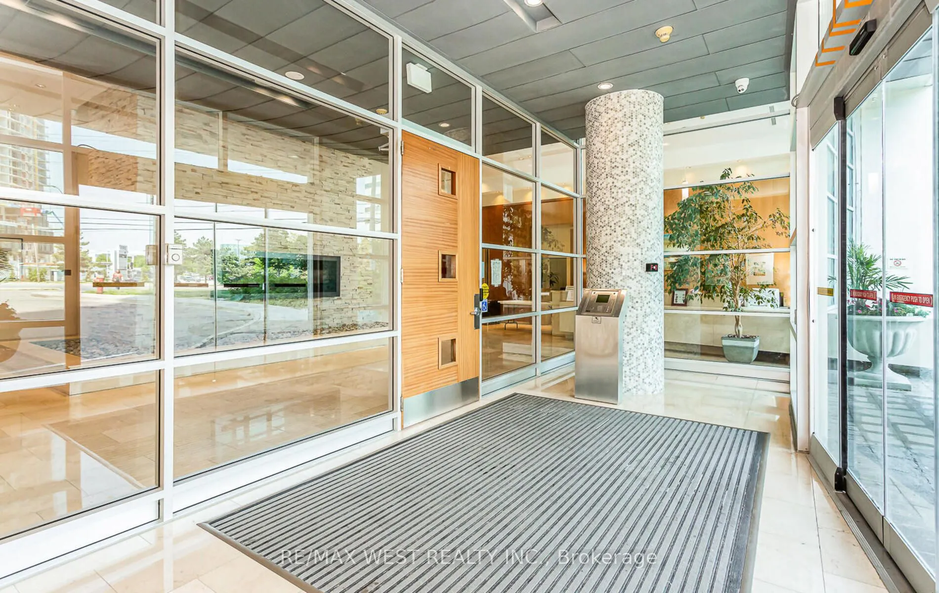 220 Burnhamthorpe Road W, #2001