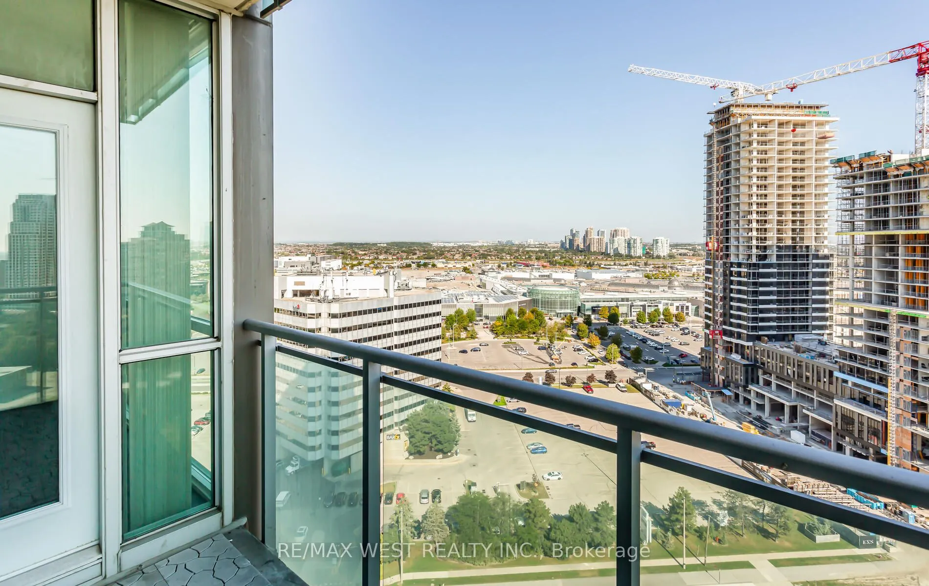 220 Burnhamthorpe Road W, #2001