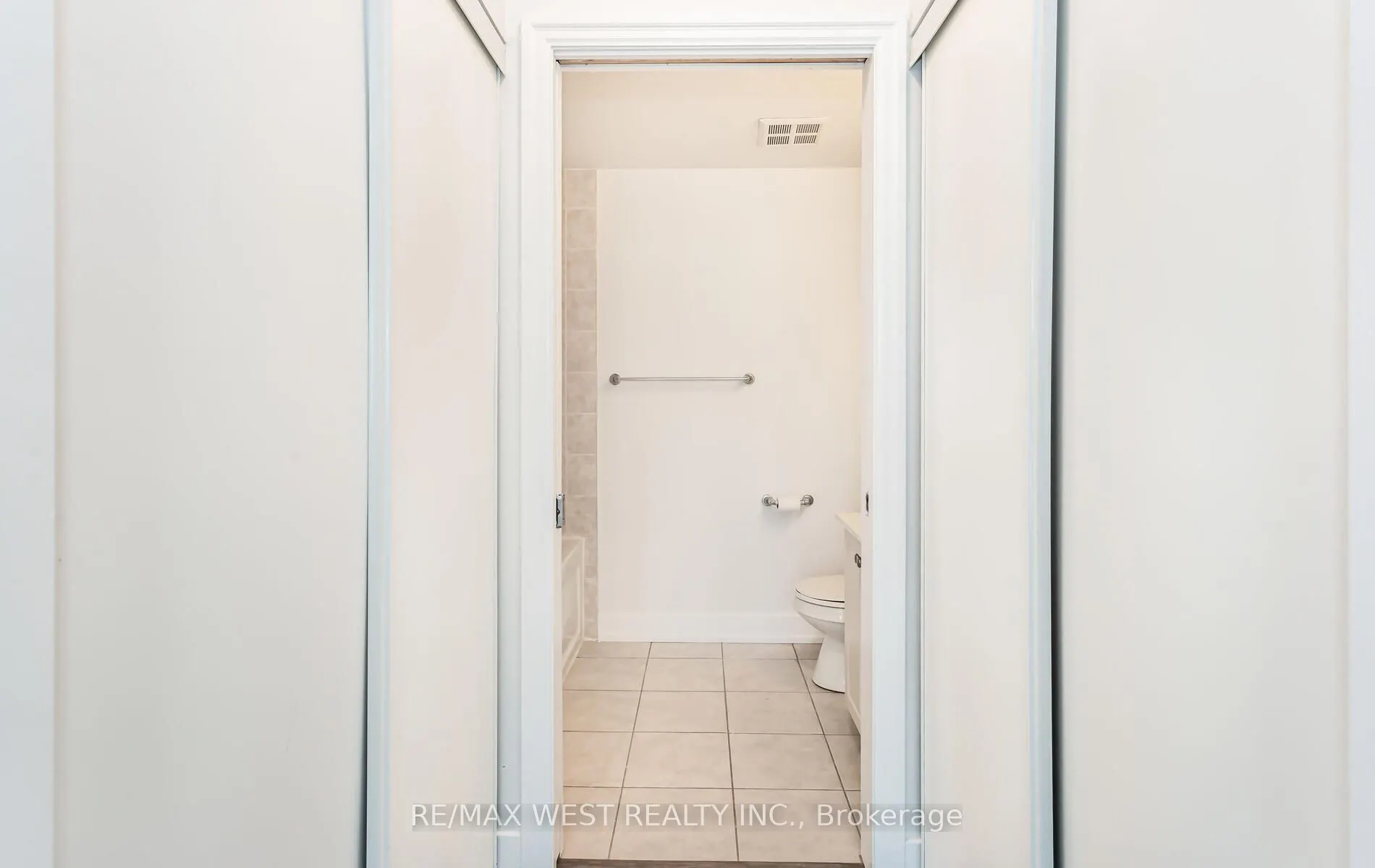 220 Burnhamthorpe Road W, #2001