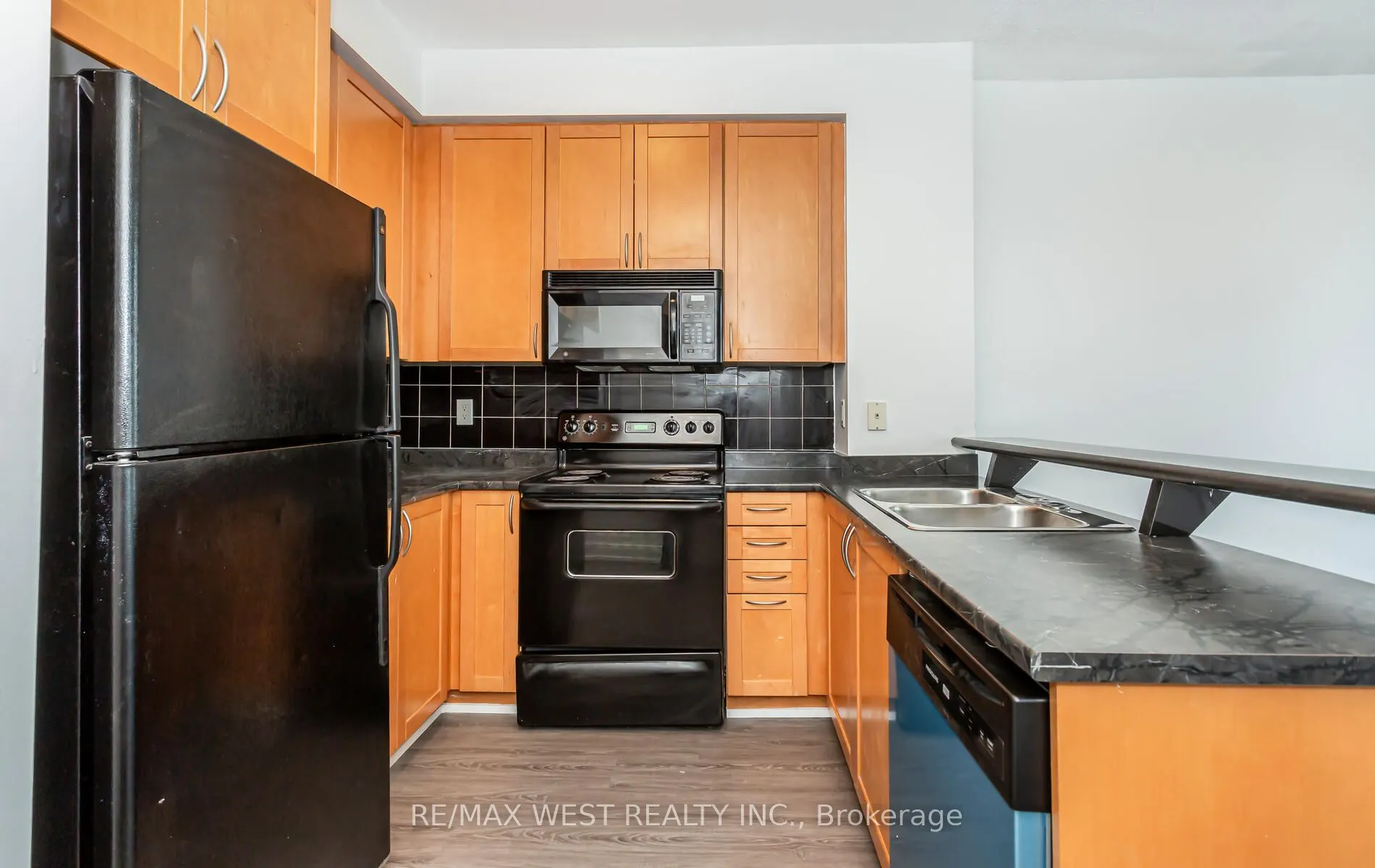 220 Burnhamthorpe Road W, #2001