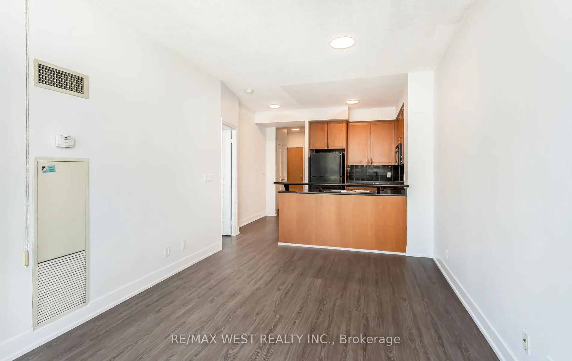 220 Burnhamthorpe Road W, #2001