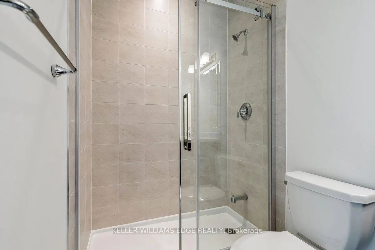 95 Dundas Street W, #404