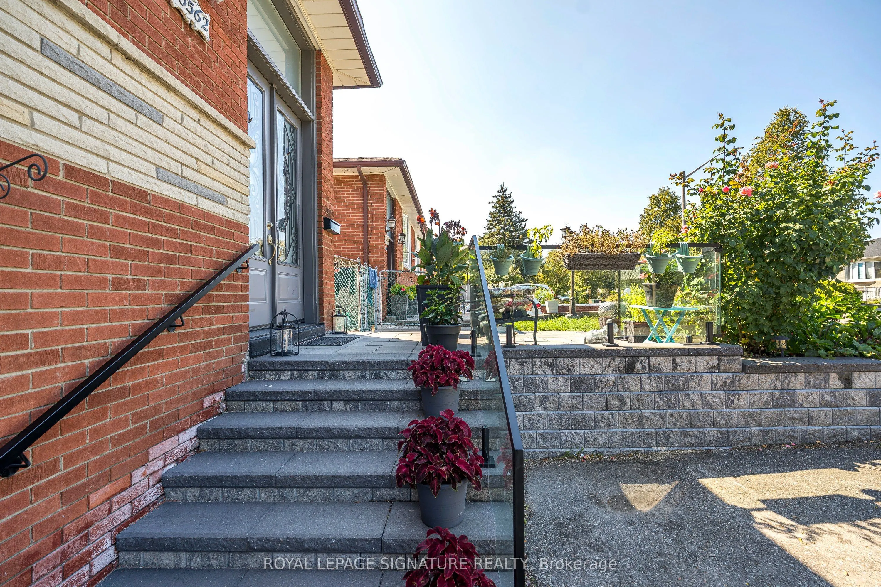 3562 Laddie Crescent
