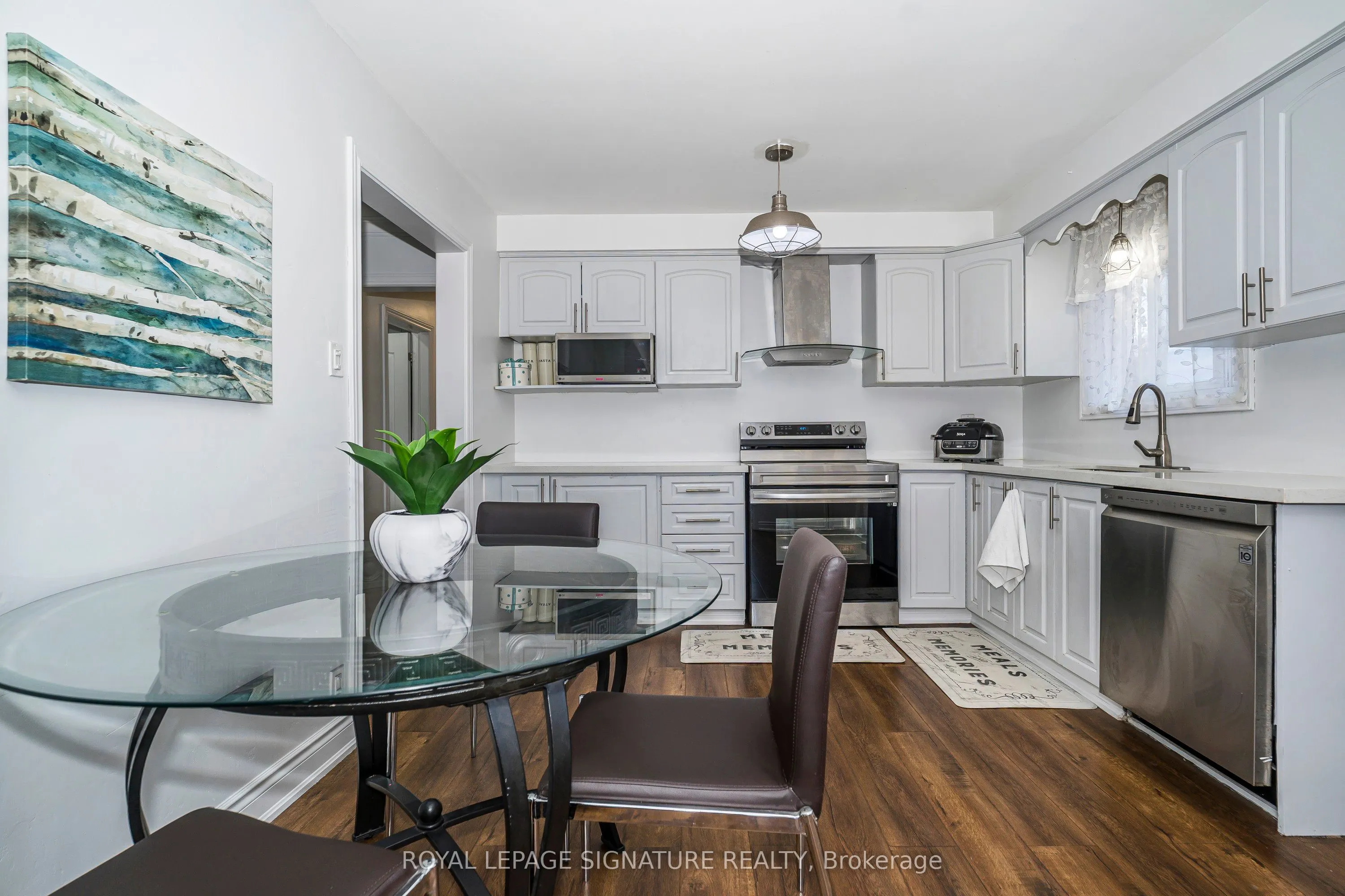 3562 Laddie Crescent