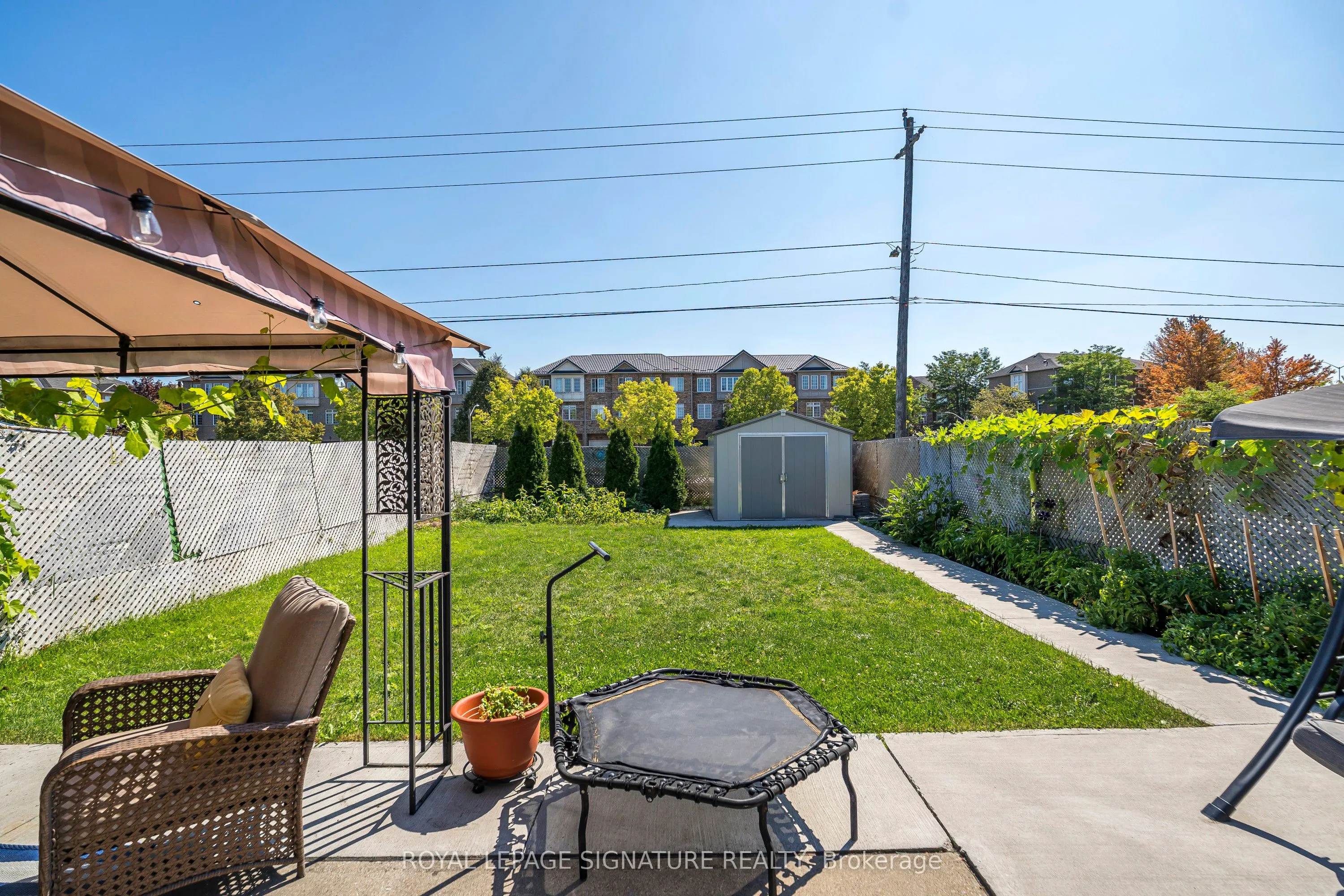 3562 Laddie Crescent
