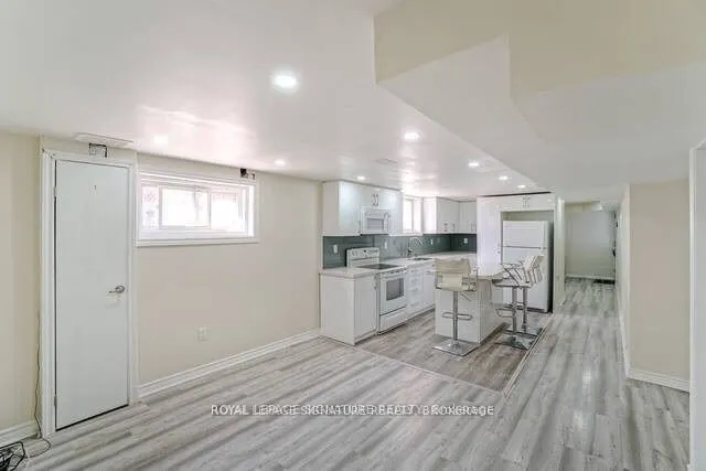 3562 Laddie Crescent
