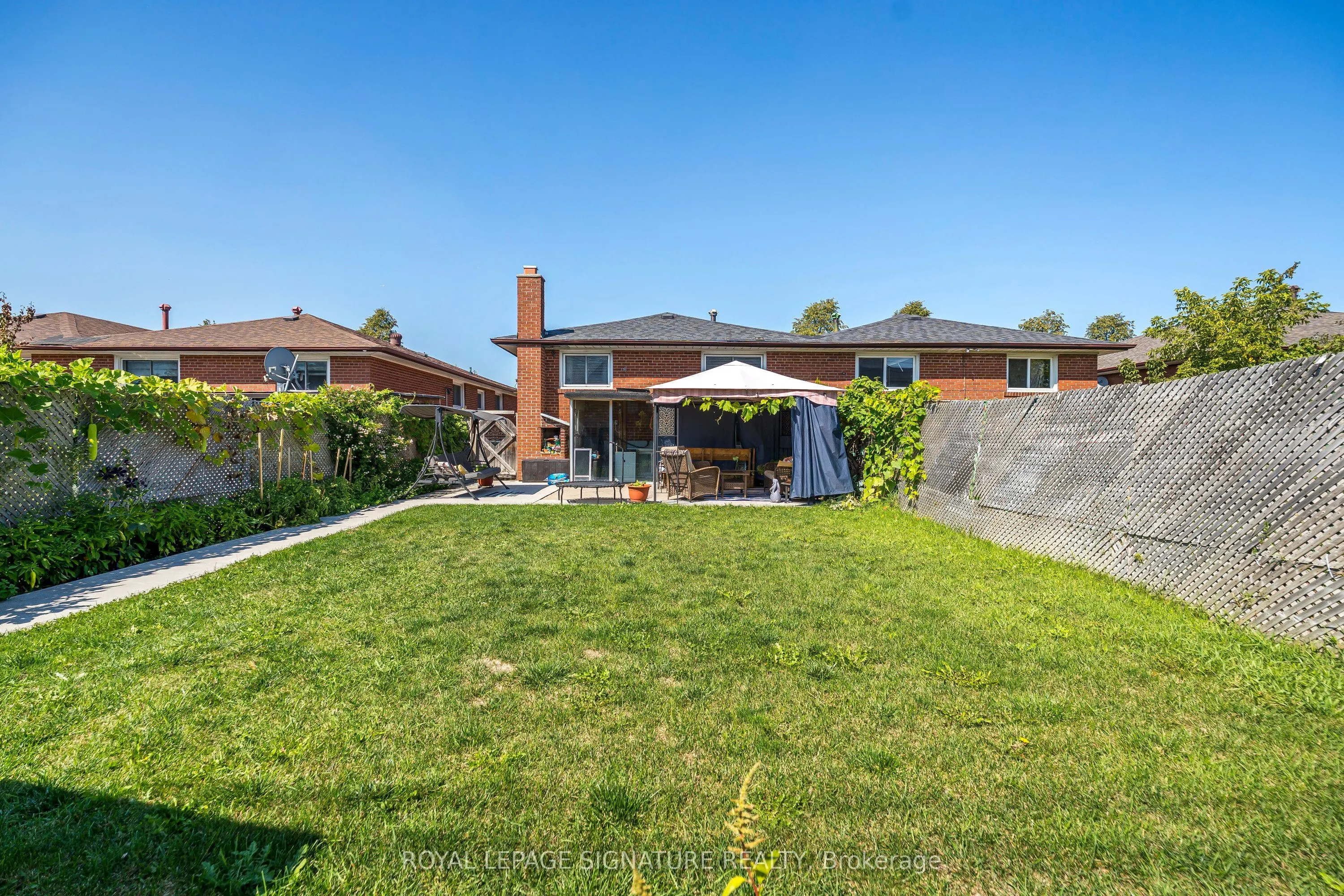 3562 Laddie Crescent
