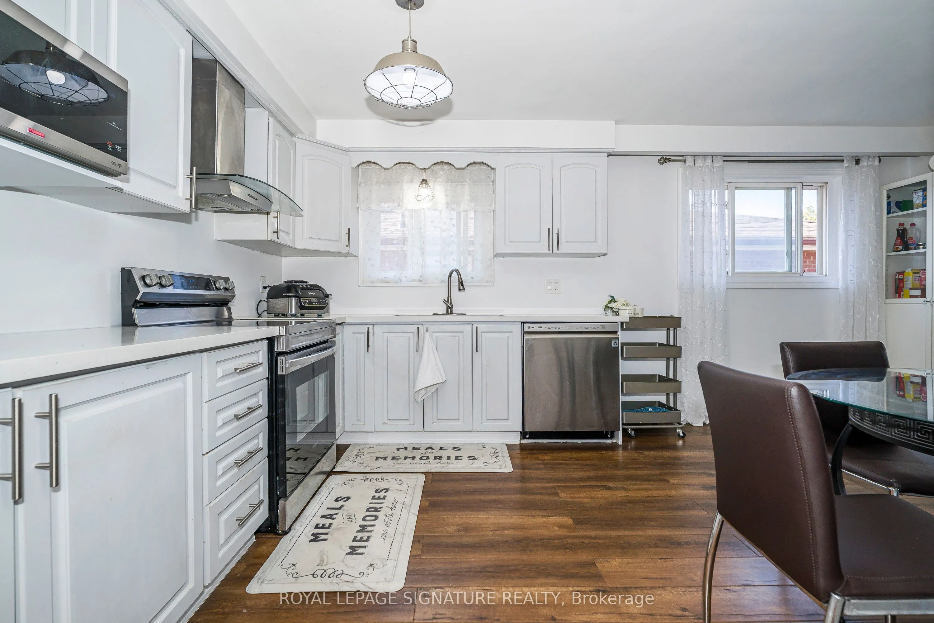 3562 Laddie Crescent
