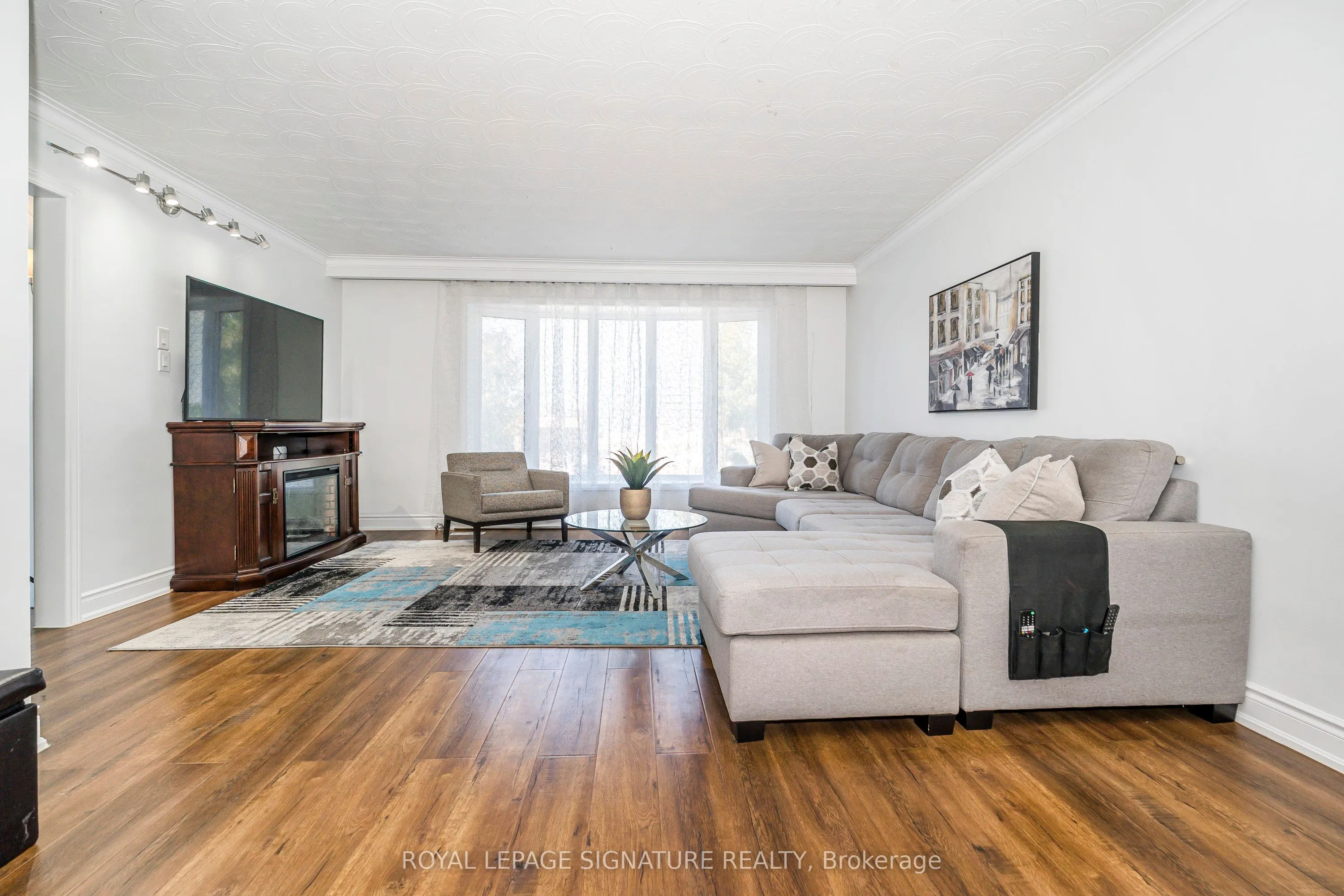 3562 Laddie Crescent