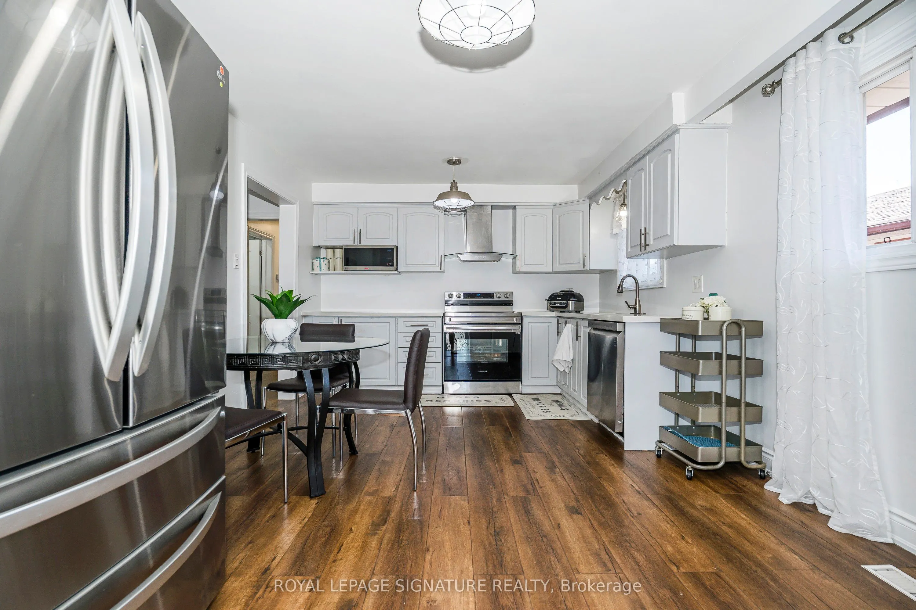 3562 Laddie Crescent