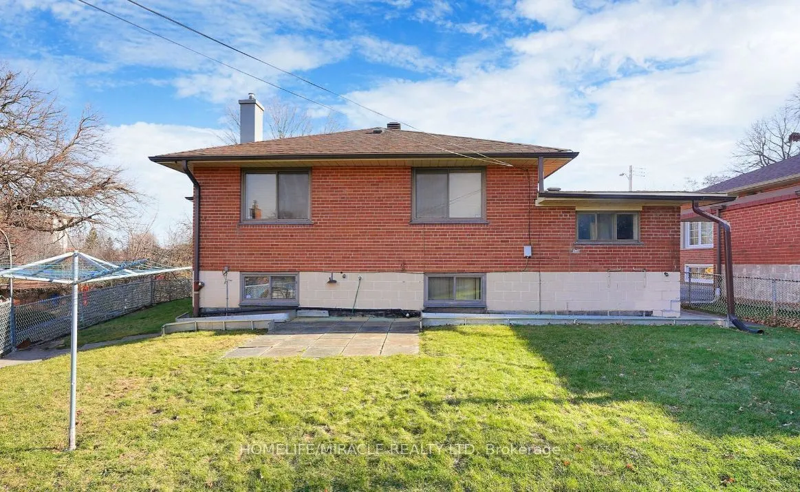 78 Wincott Drive W