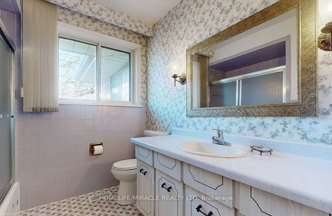 78 Wincott Drive W