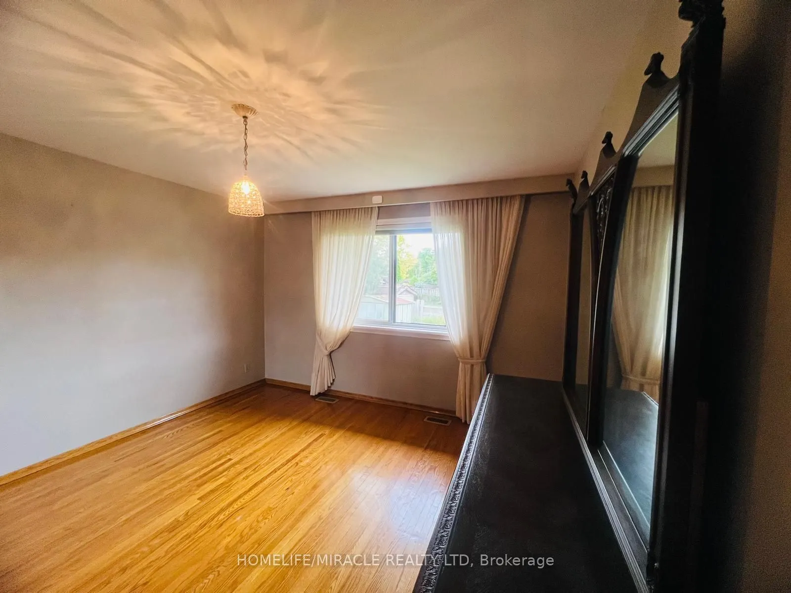 78 Wincott Drive W