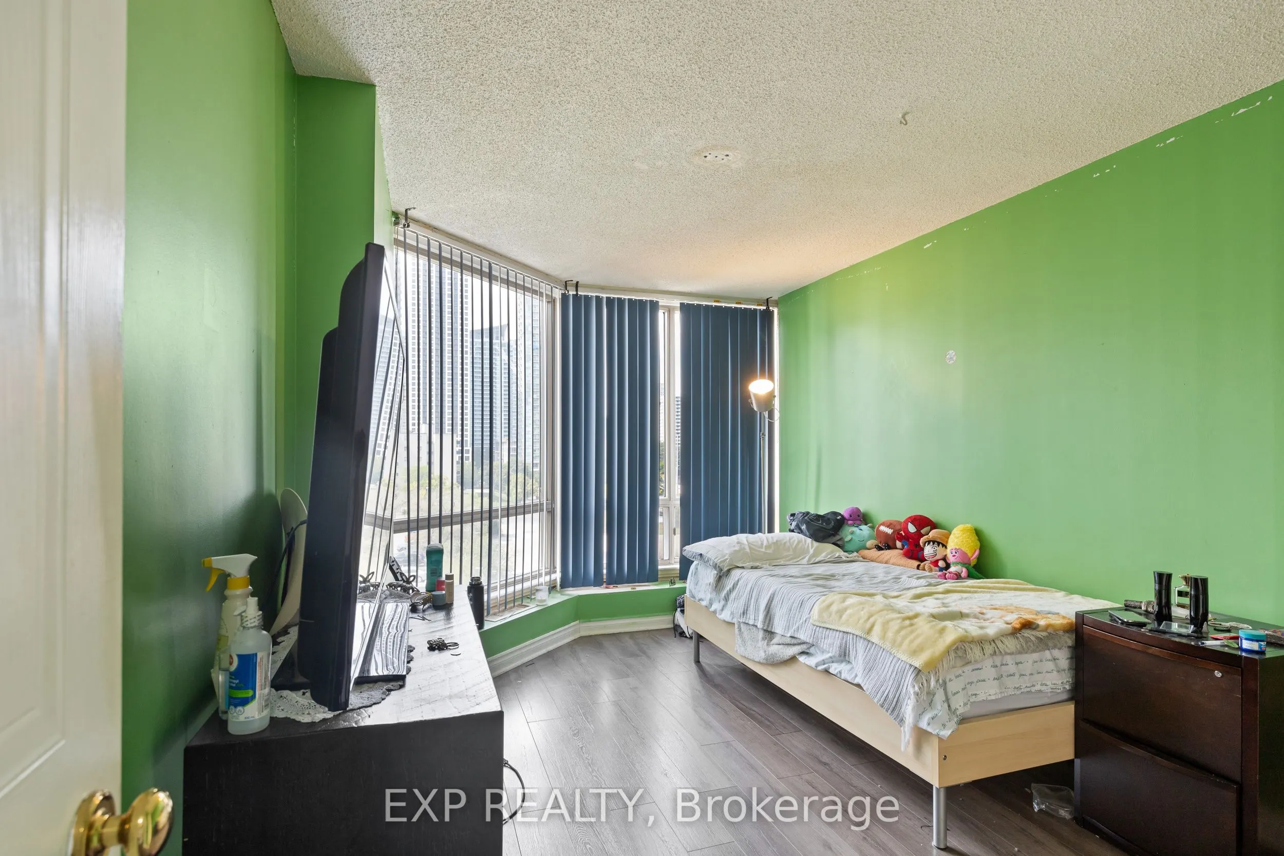25 Fairview Road W, #707