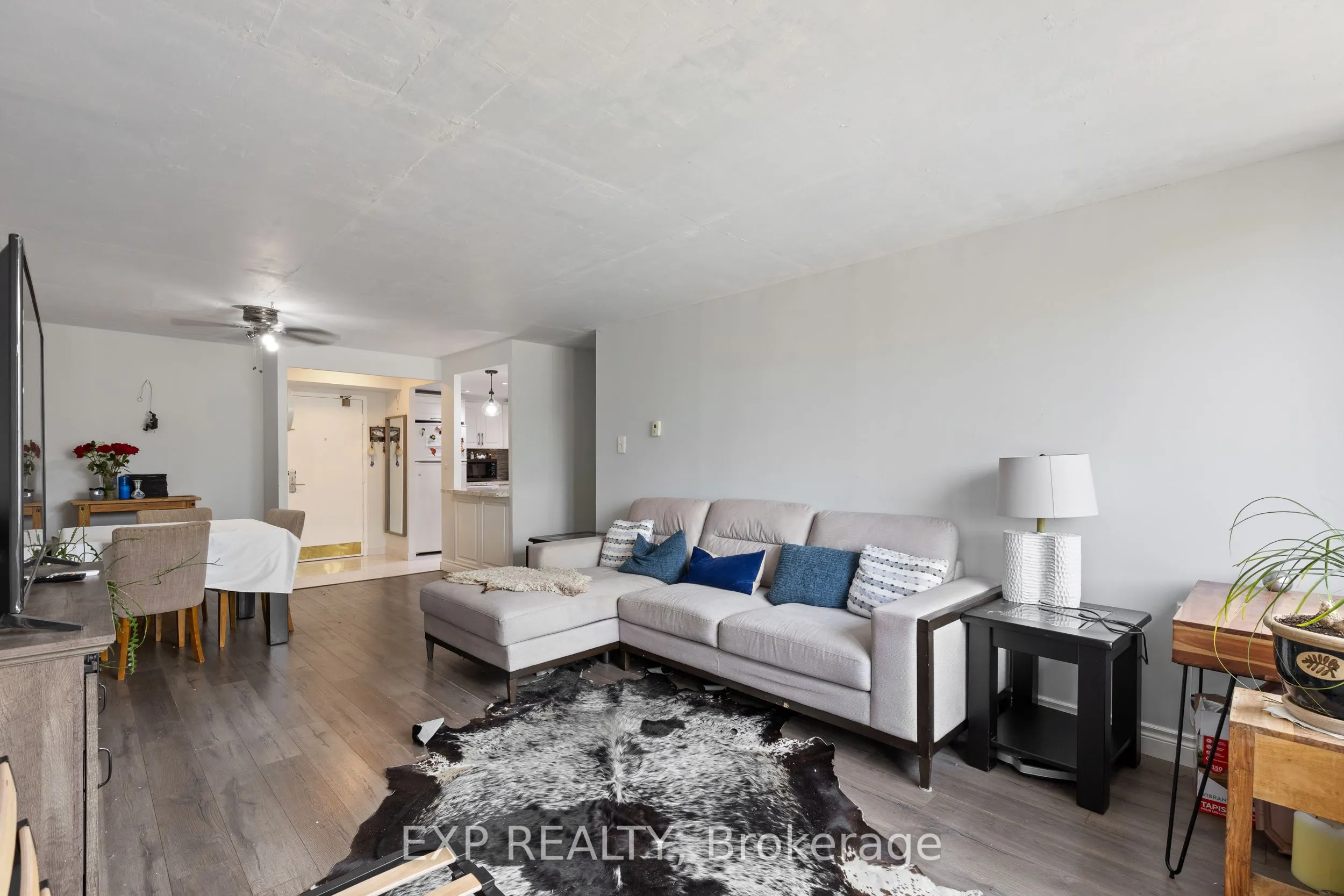 25 Fairview Road W, #707