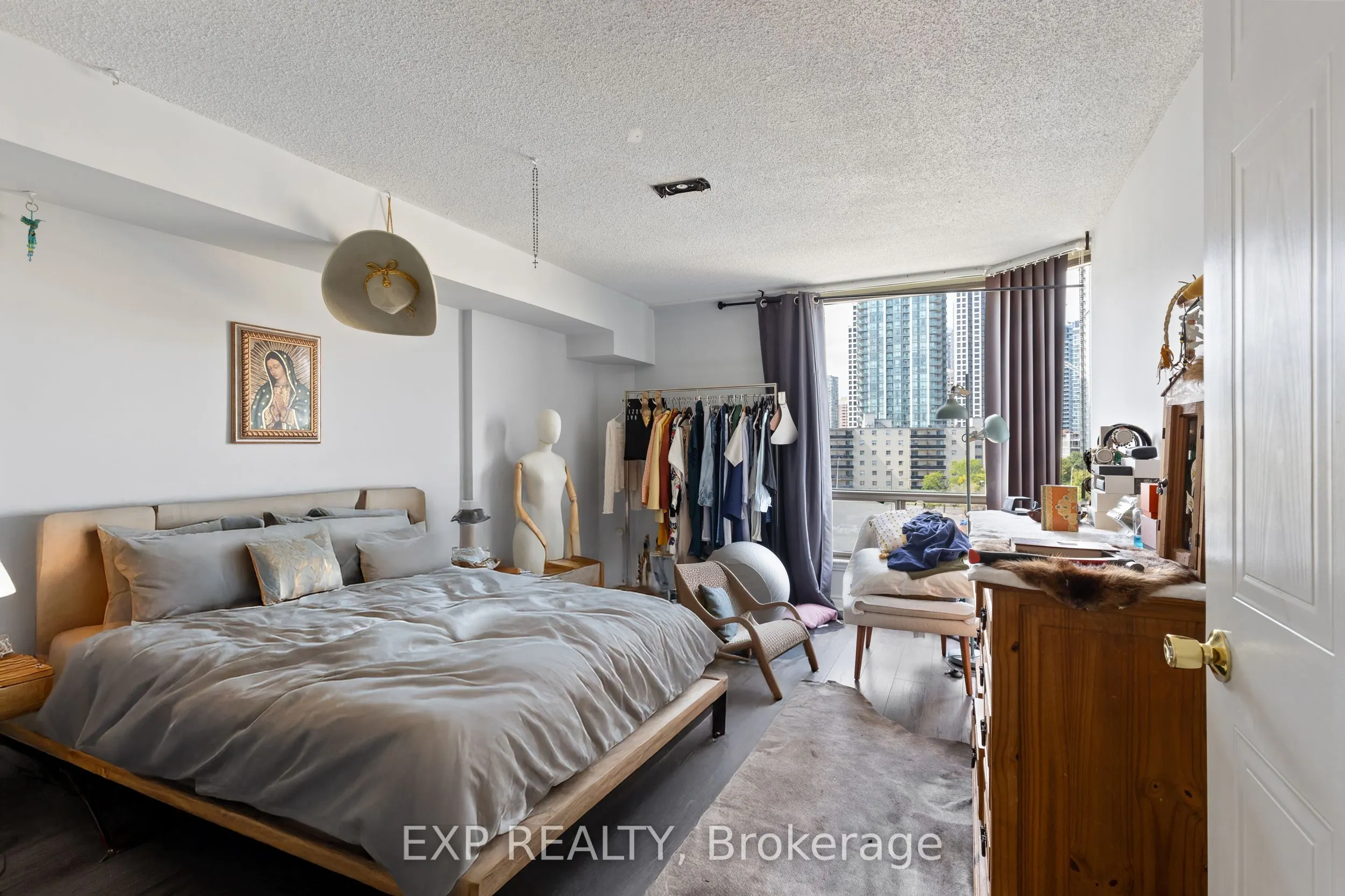 25 Fairview Road W, #707