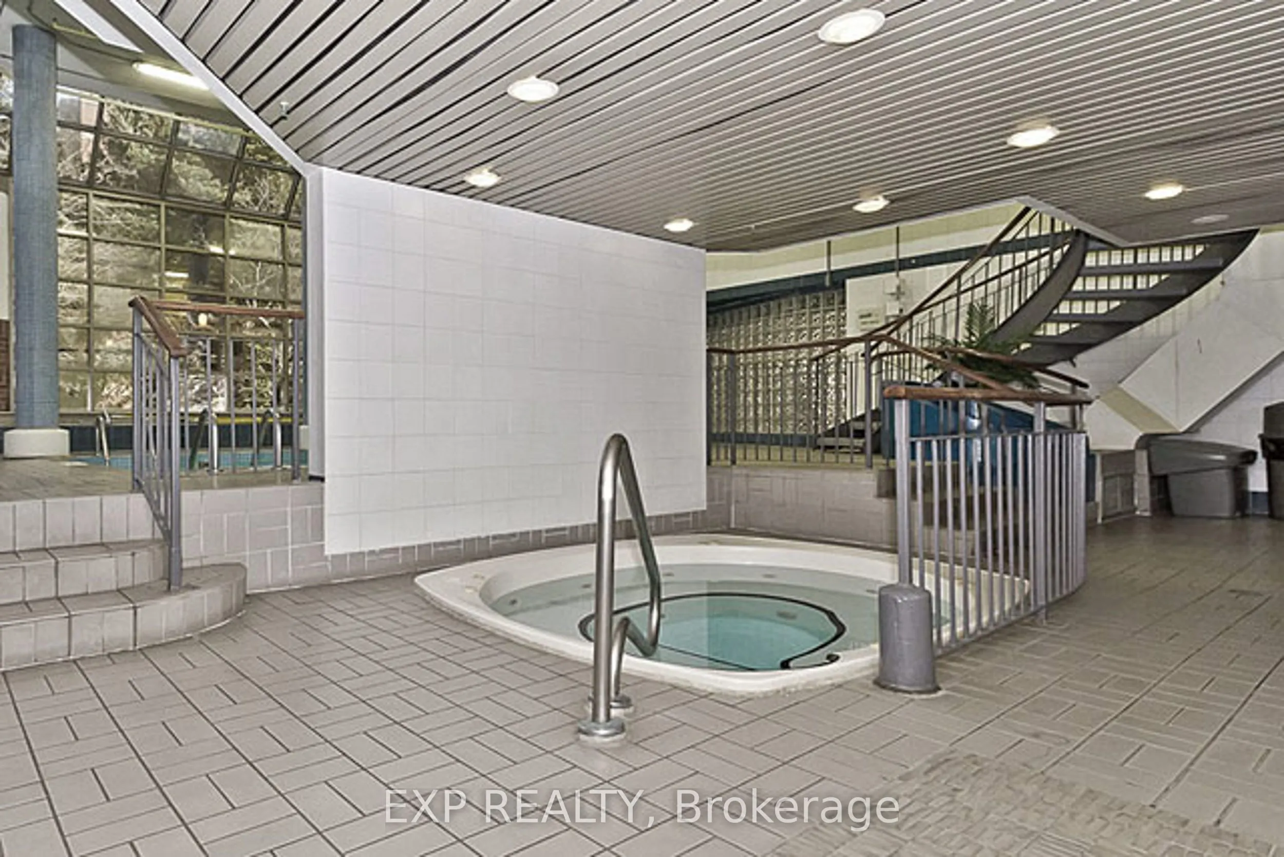 25 Fairview Road W, #707