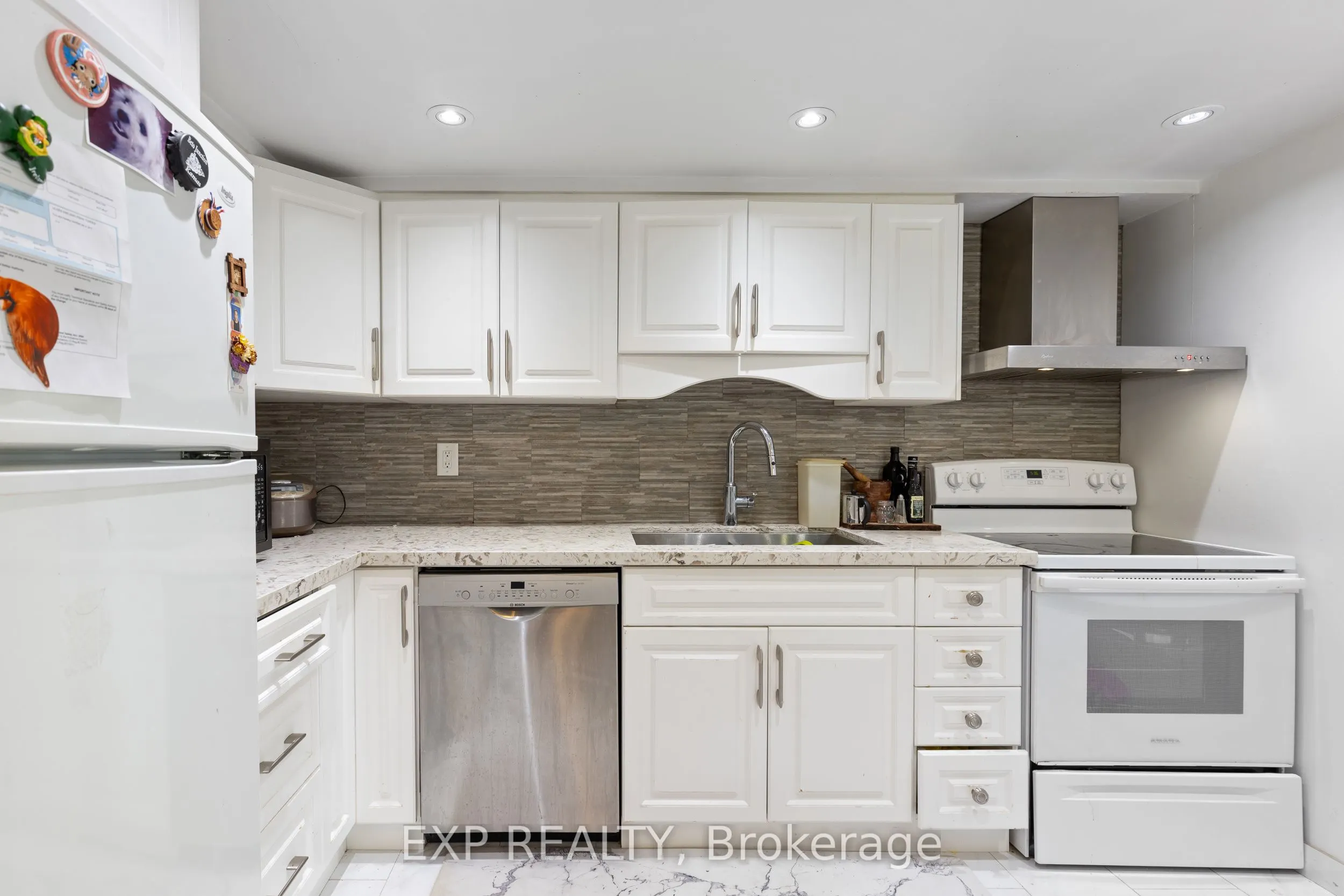 25 Fairview Road W, #707
