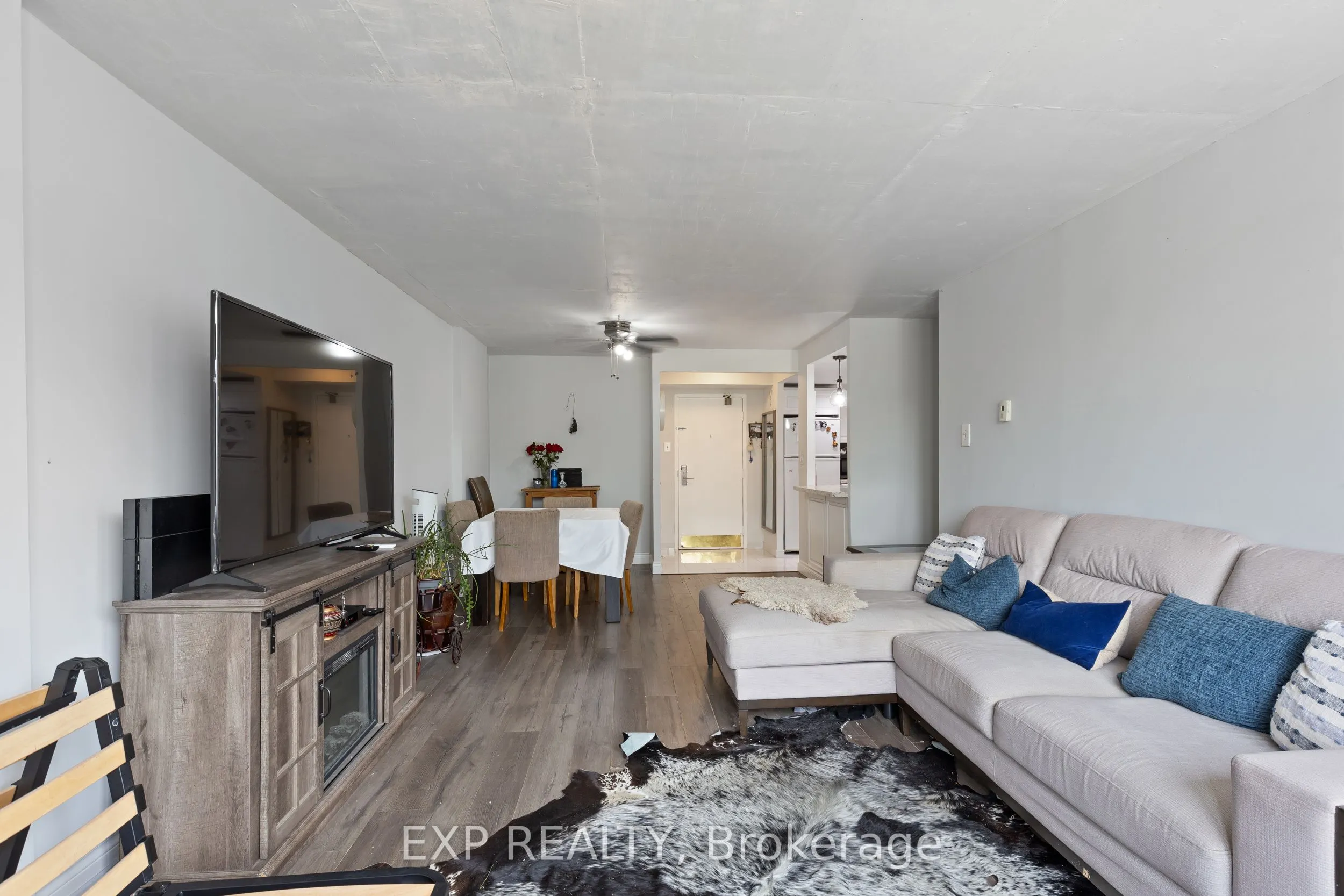 25 Fairview Road W, #707