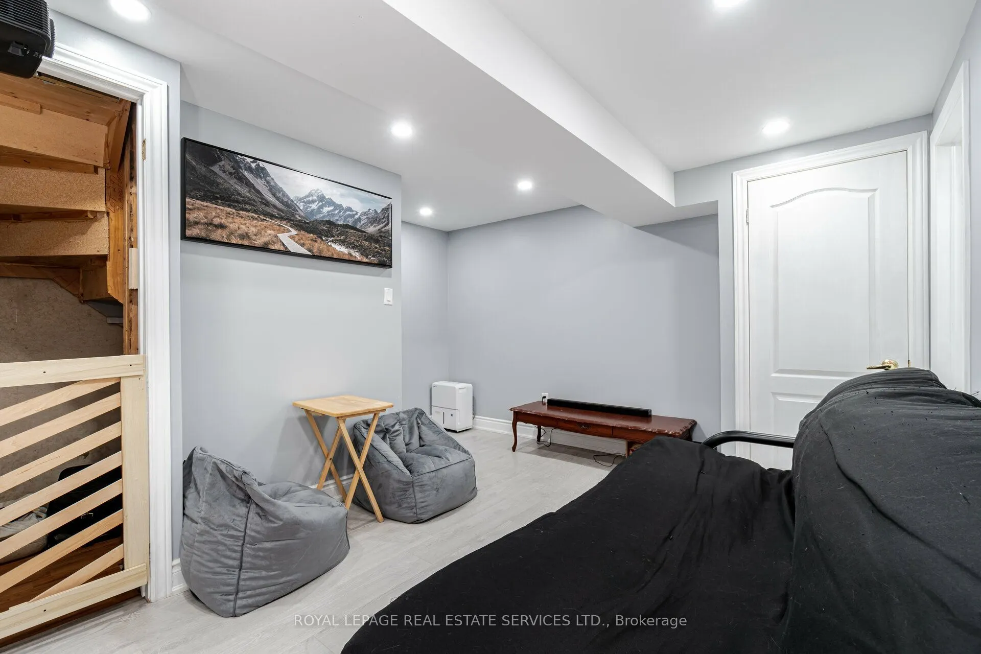 10 Mullis Crescent