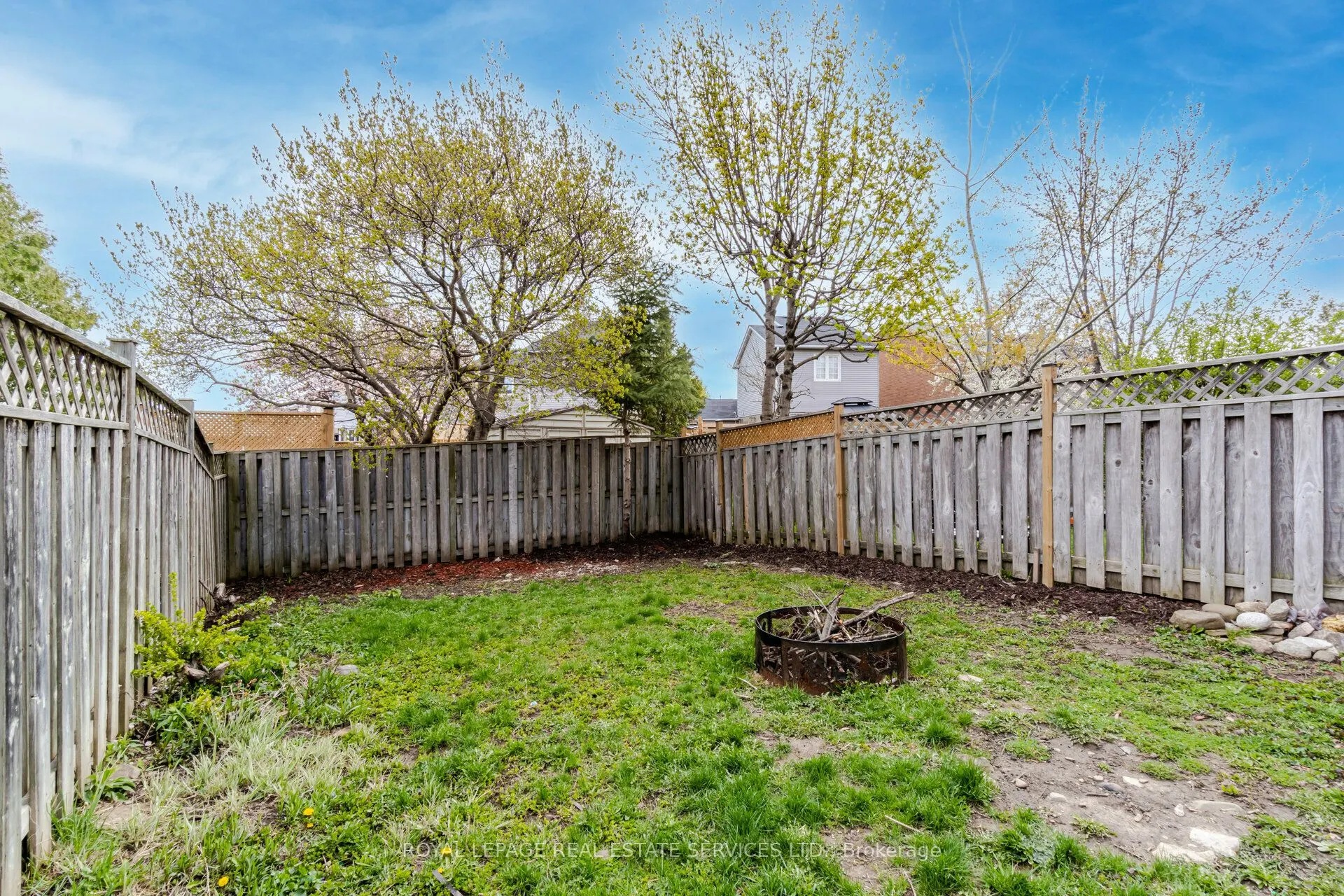 10 Mullis Crescent