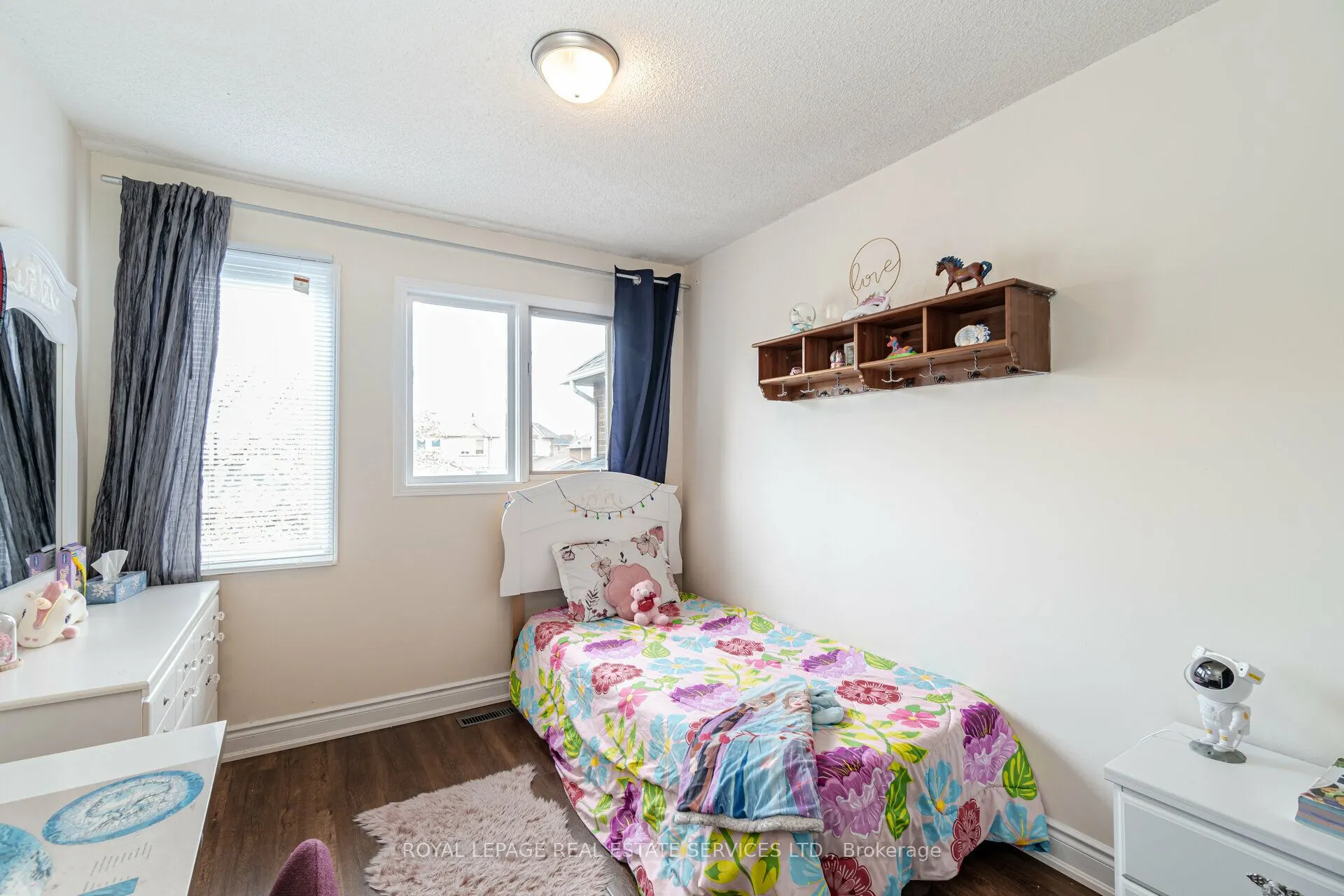 10 Mullis Crescent