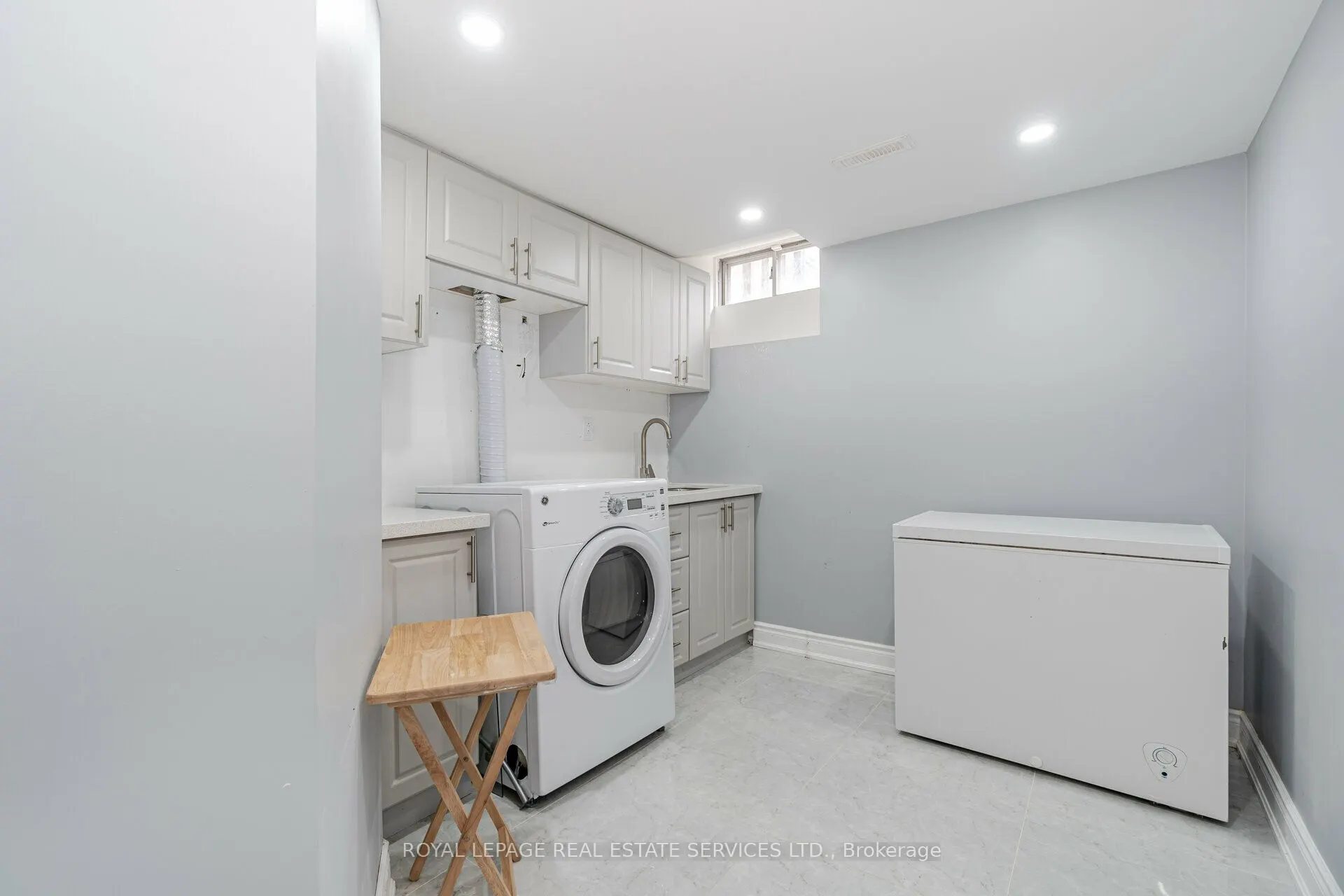 10 Mullis Crescent